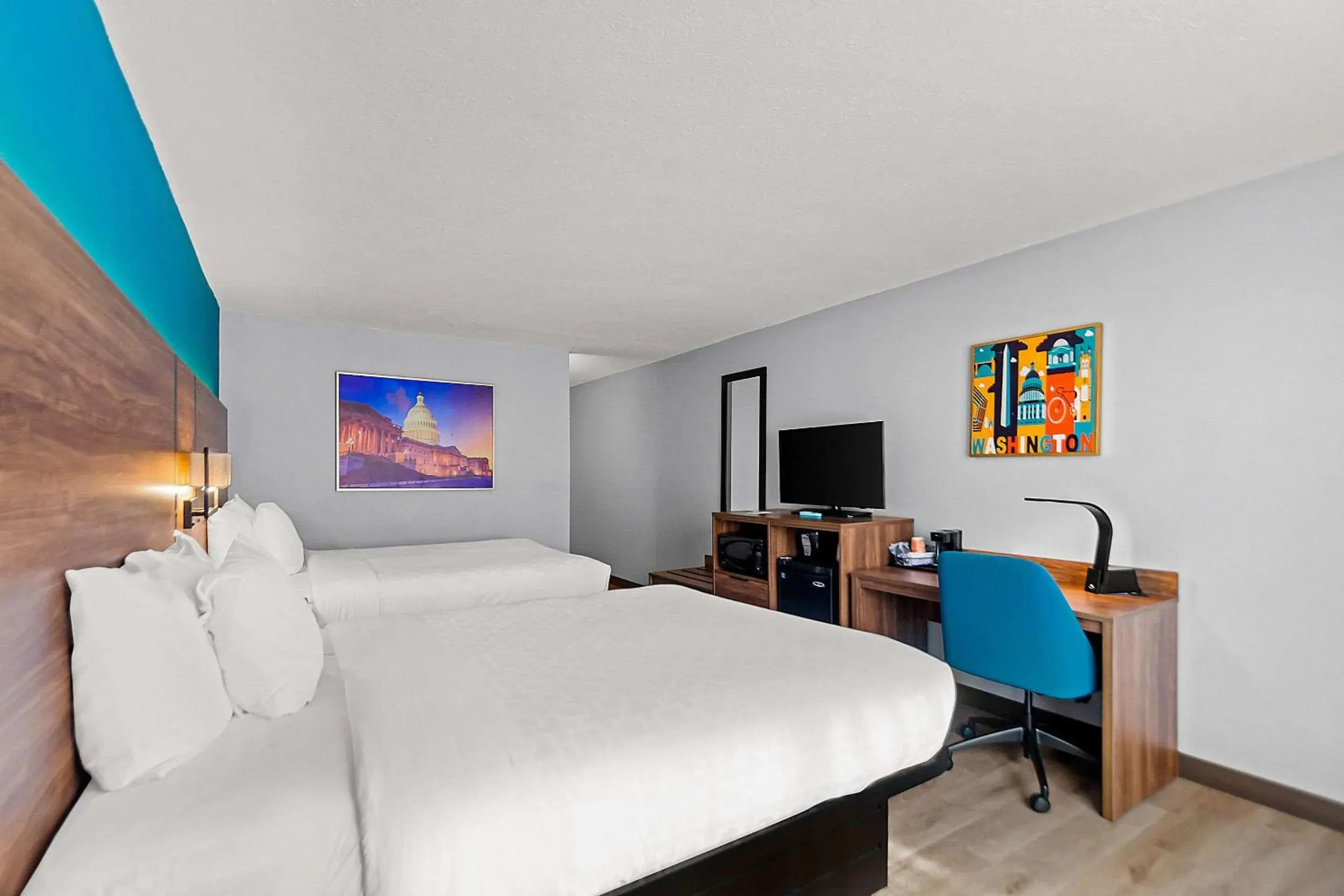 Bedroom, Bed in Clarion Inn Falls Church-Arlington Bedroom, Bed in Clarion Inn Falls Church-Arlington