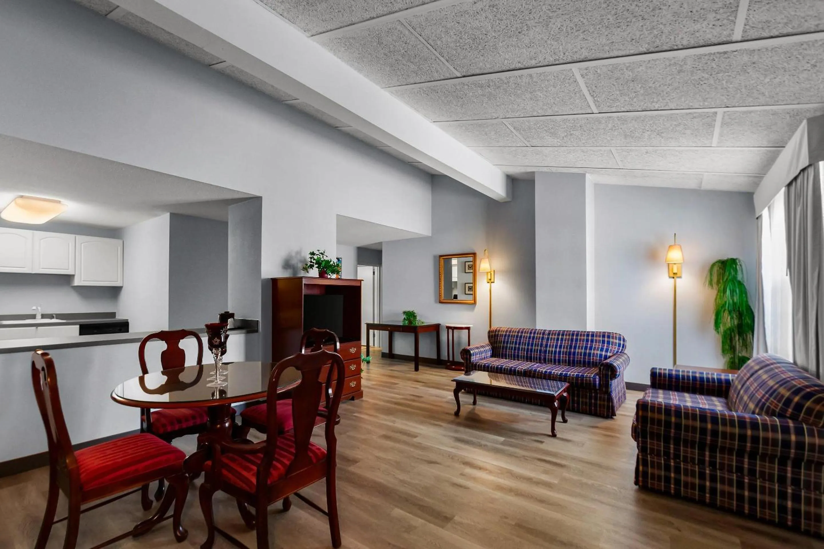 Bedroom in Clarion Inn Falls Church-Arlington