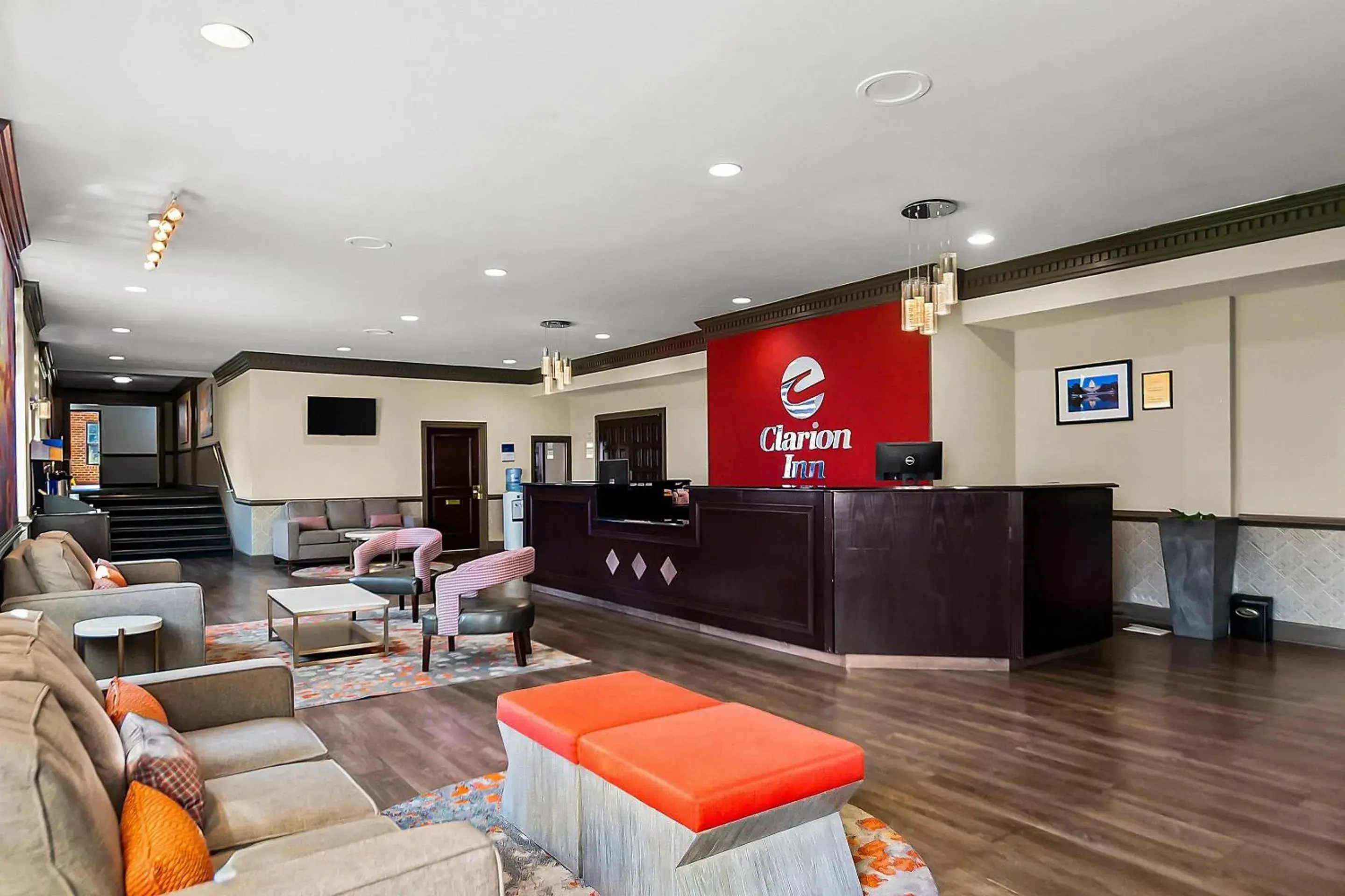 Lobby or reception in Clarion Inn Falls Church-Arlington Lobby or reception in Clarion Inn Falls Church-Arlington