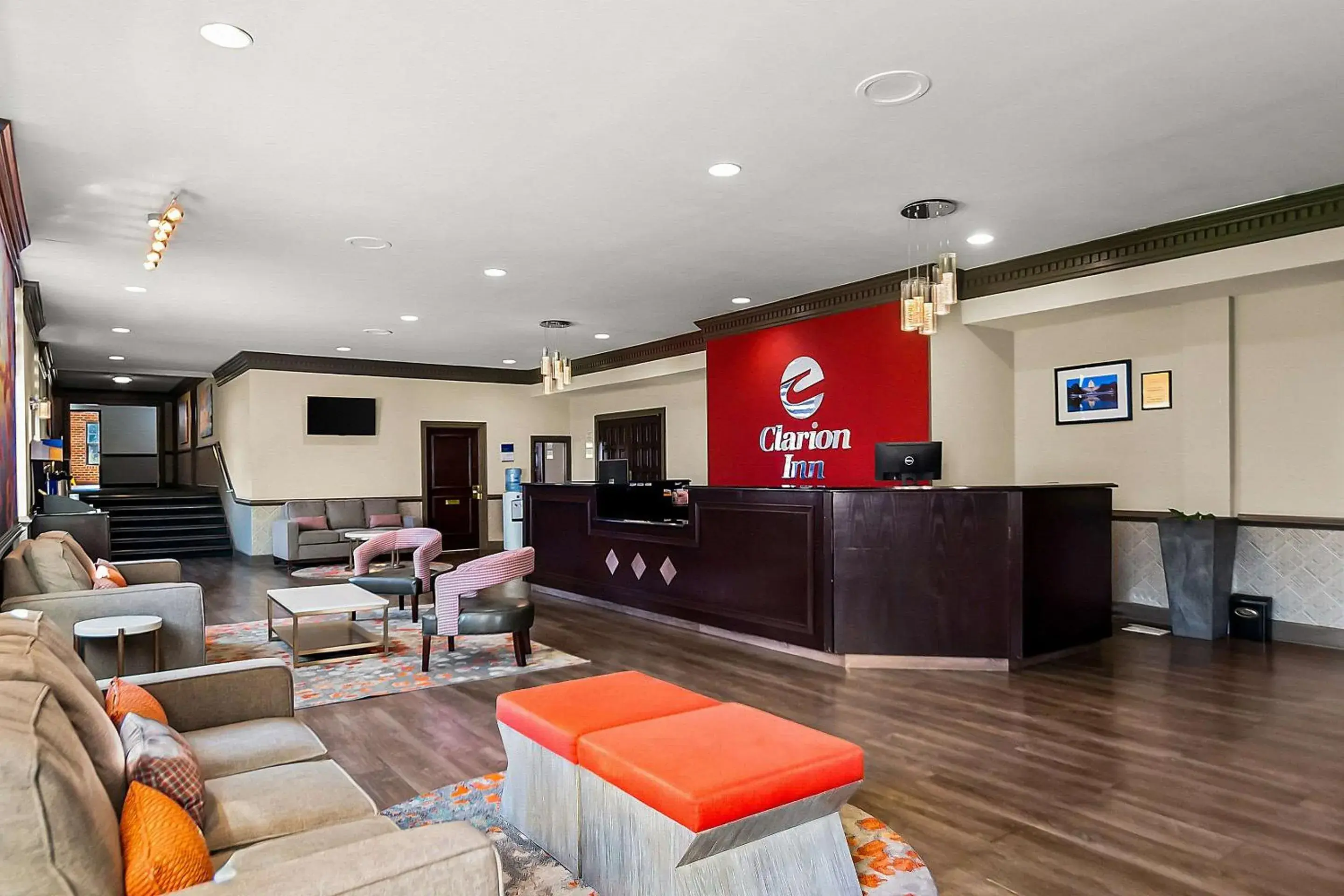 Lobby or reception in Clarion Inn Falls Church-Arlington Lobby or reception in Clarion Inn Falls Church-Arlington