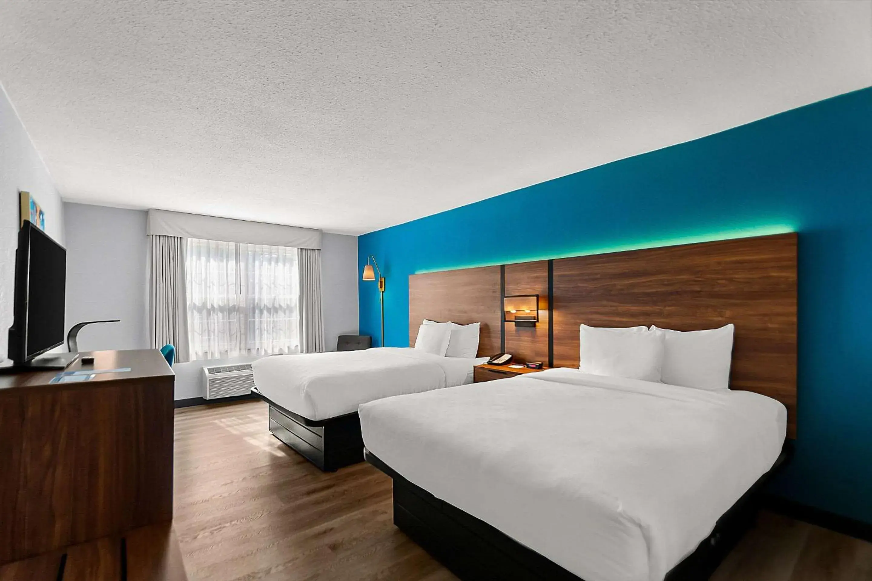 Bedroom, Bed in Clarion Inn Falls Church-Arlington Bedroom, Bed in Clarion Inn Falls Church-Arlington