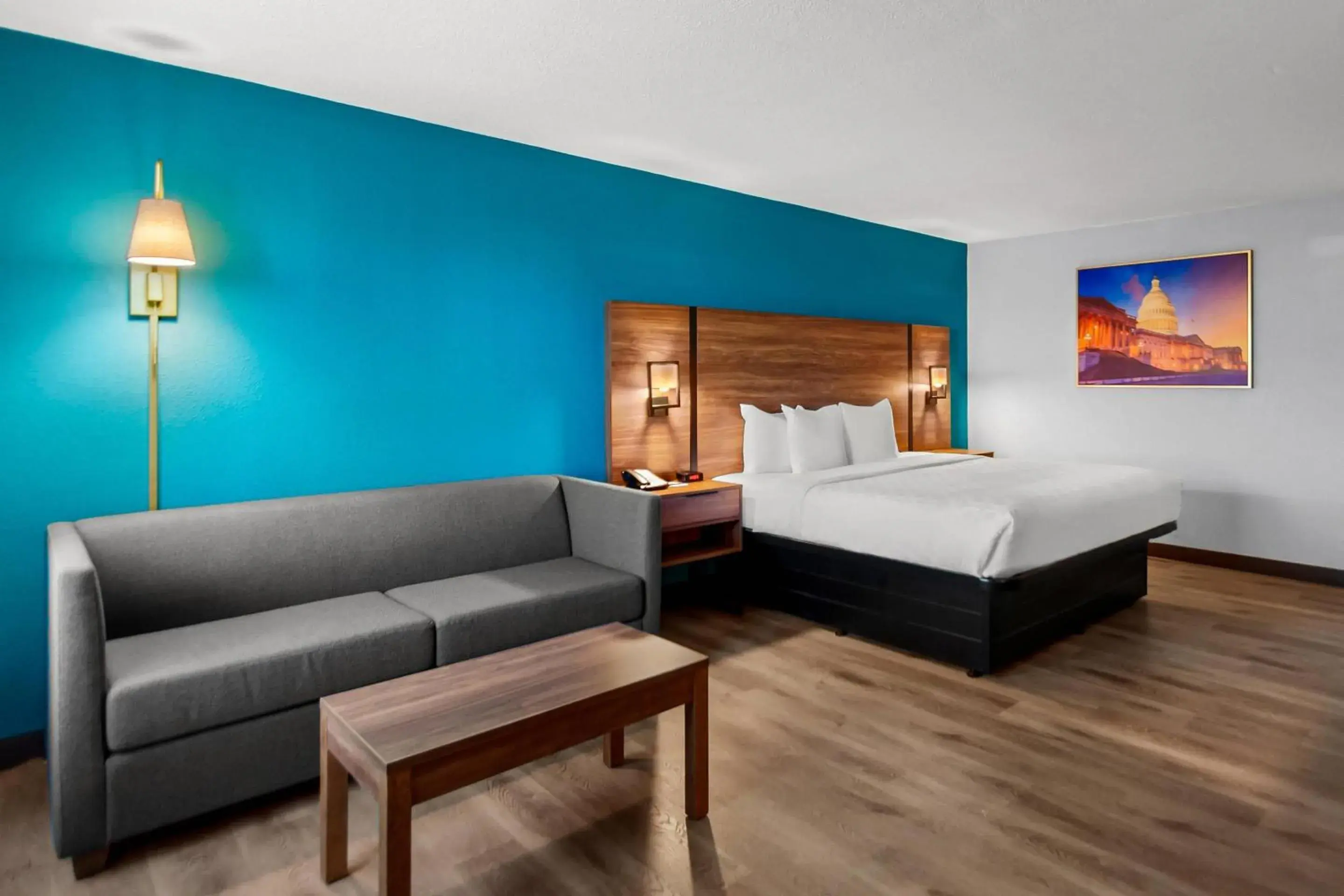 Bedroom, Bed in Clarion Inn Falls Church-Arlington Bedroom, Bed in Clarion Inn Falls Church-Arlington