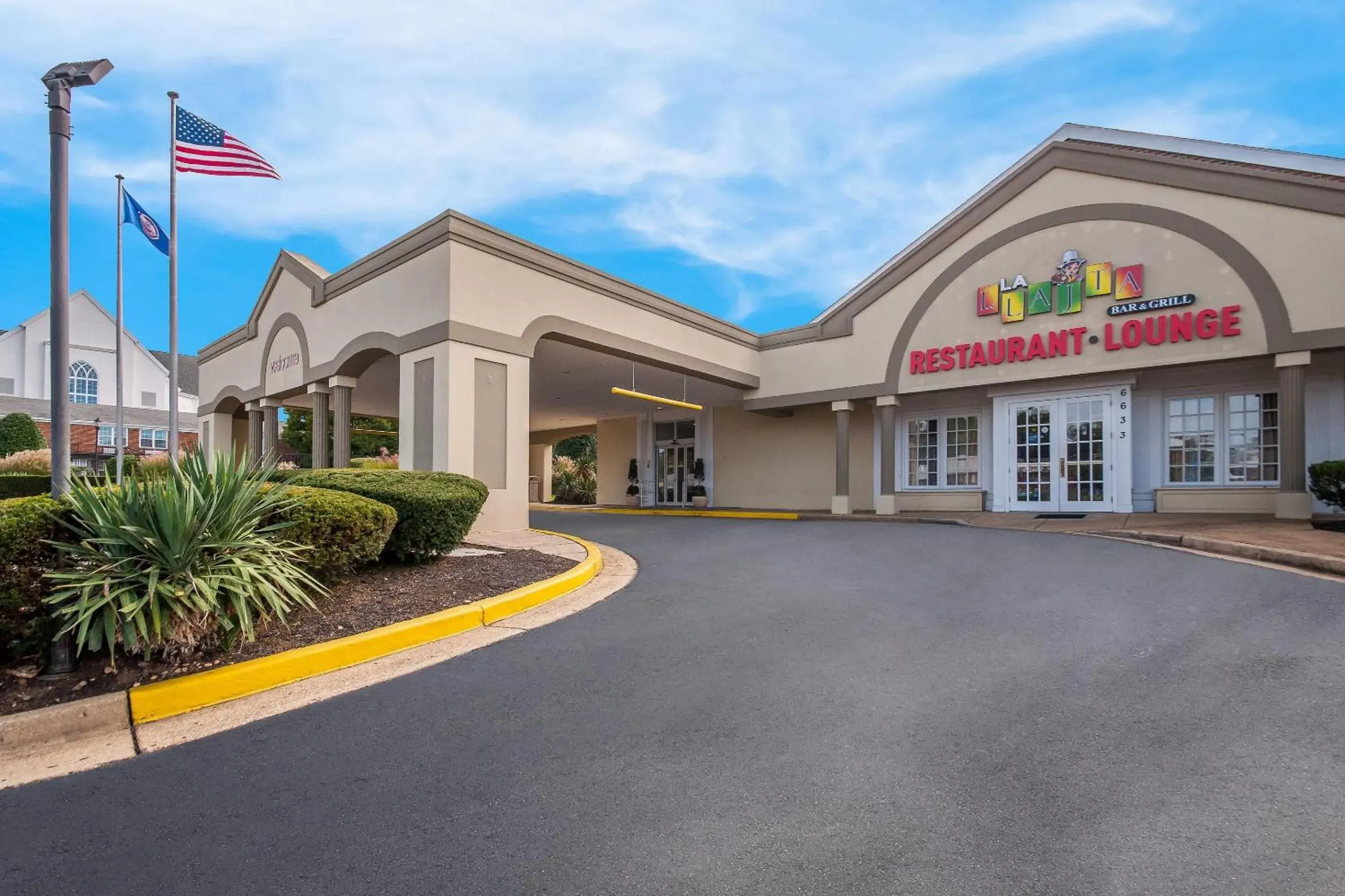 Property building in Clarion Inn Falls Church-Arlington Property building in Clarion Inn Falls Church-Arlington