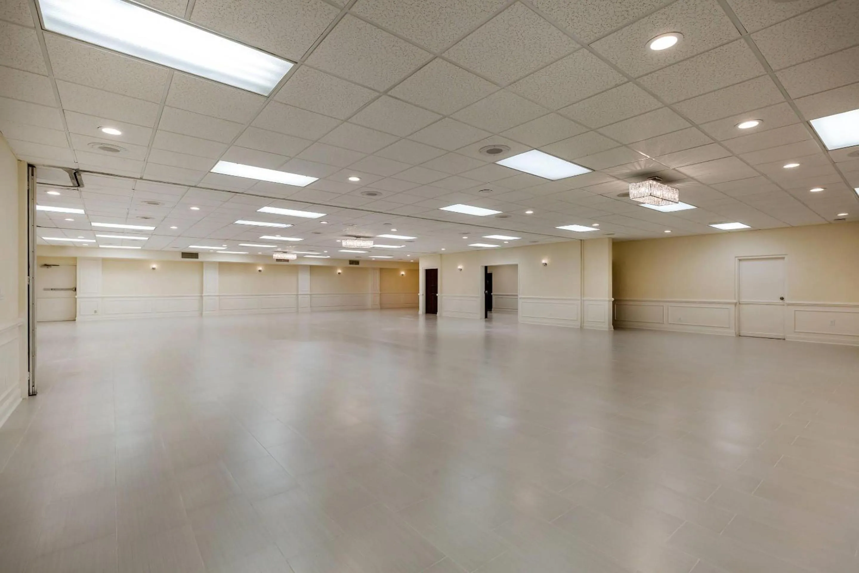 Meeting/conference room in Clarion Inn Falls Church-Arlington