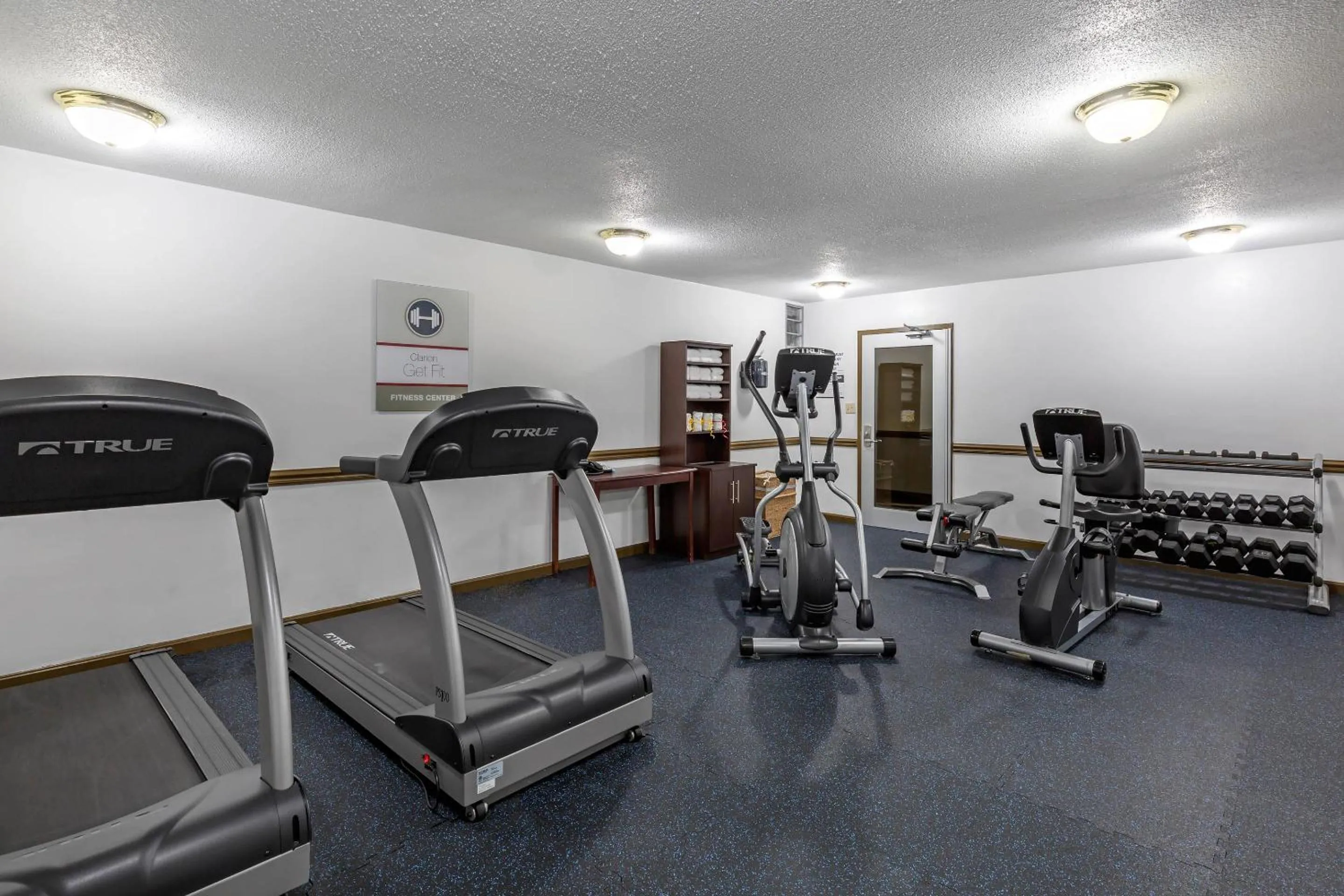 Fitness centre/facilities in Clarion Inn Falls Church-Arlington