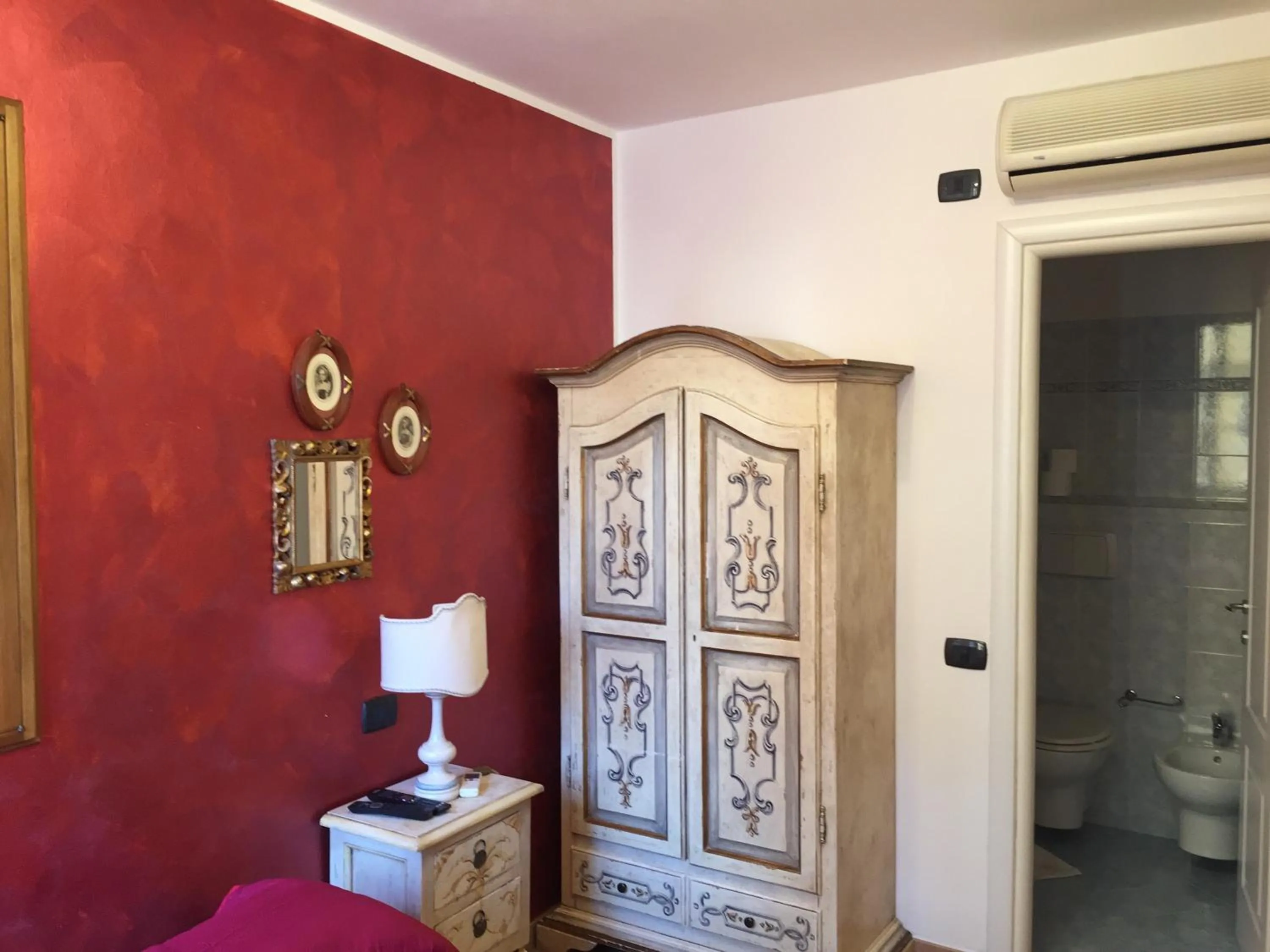 Photo of the whole room in La Posada