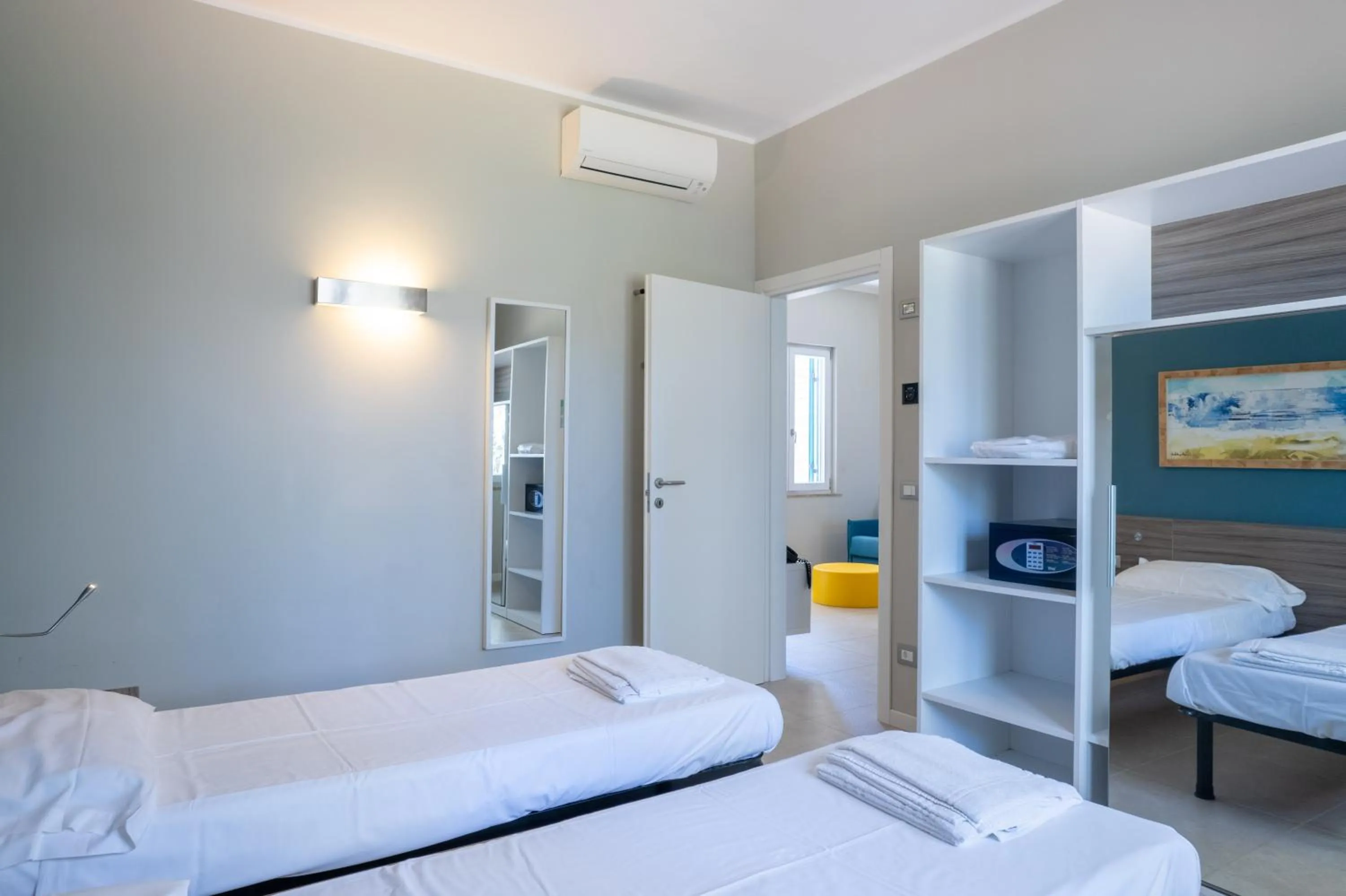 Bed in Golfo del Sole Hotel & Holiday Resort