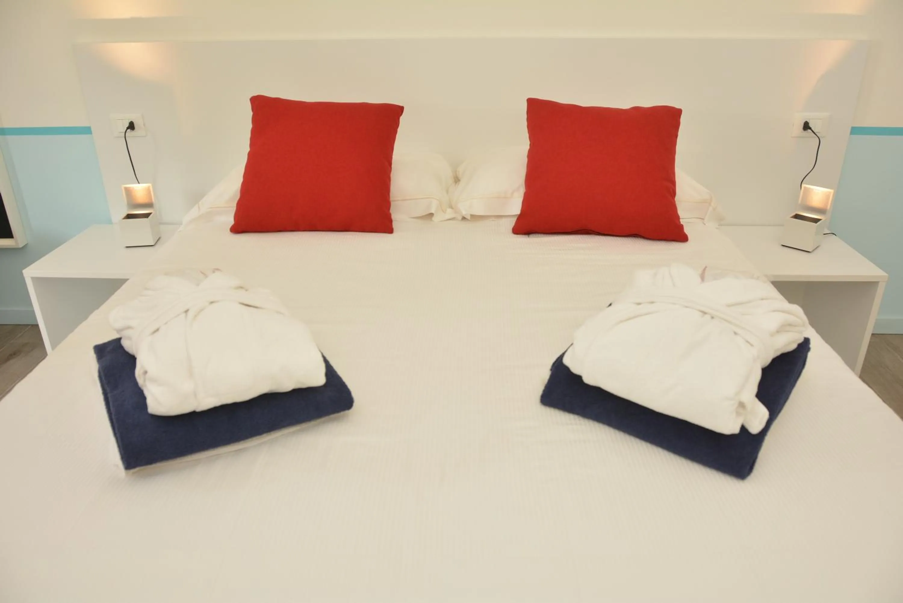 Bed in Golfo del Sole Hotel & Holiday Resort