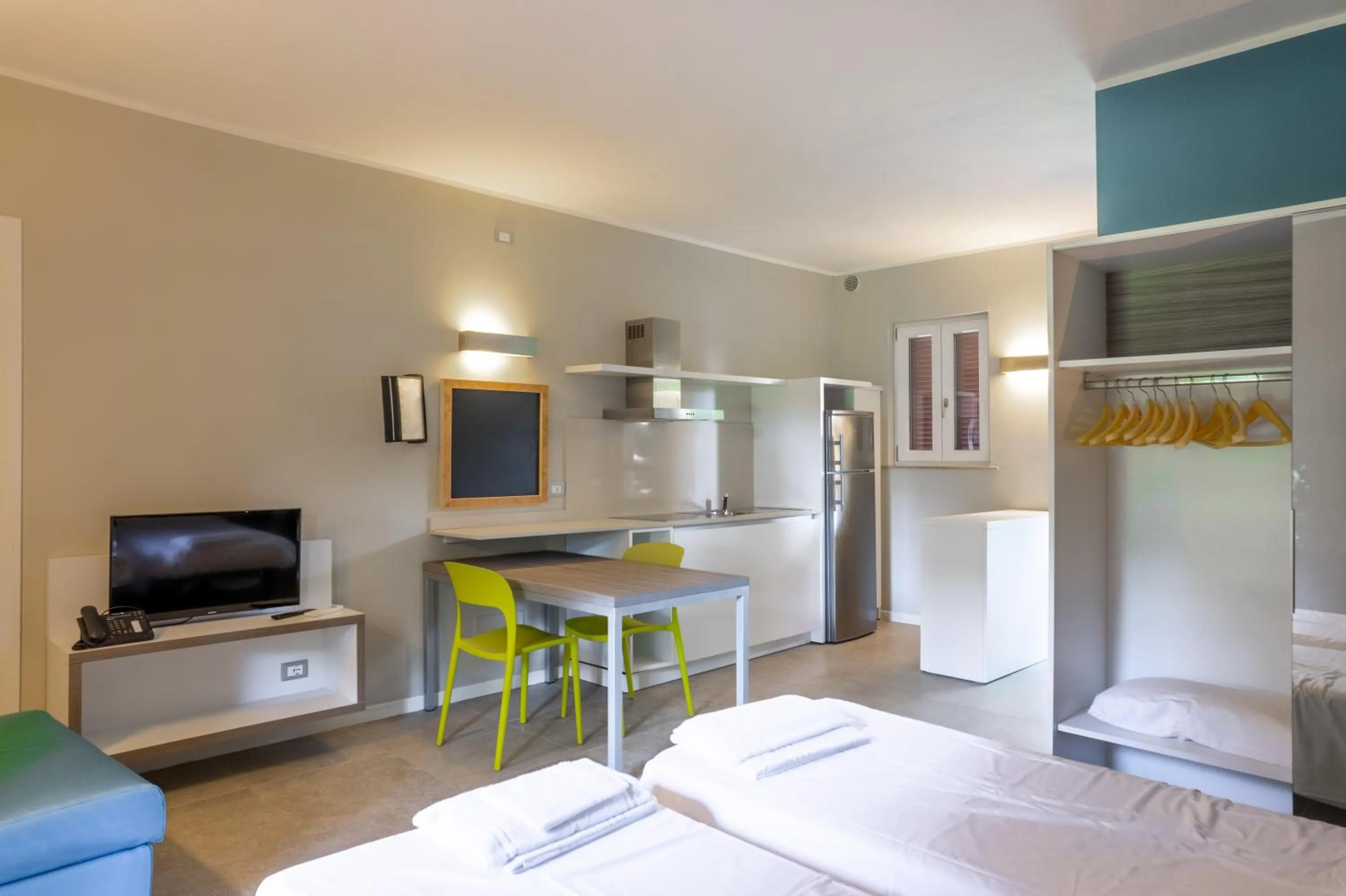 Bed in Golfo del Sole Hotel & Holiday Resort