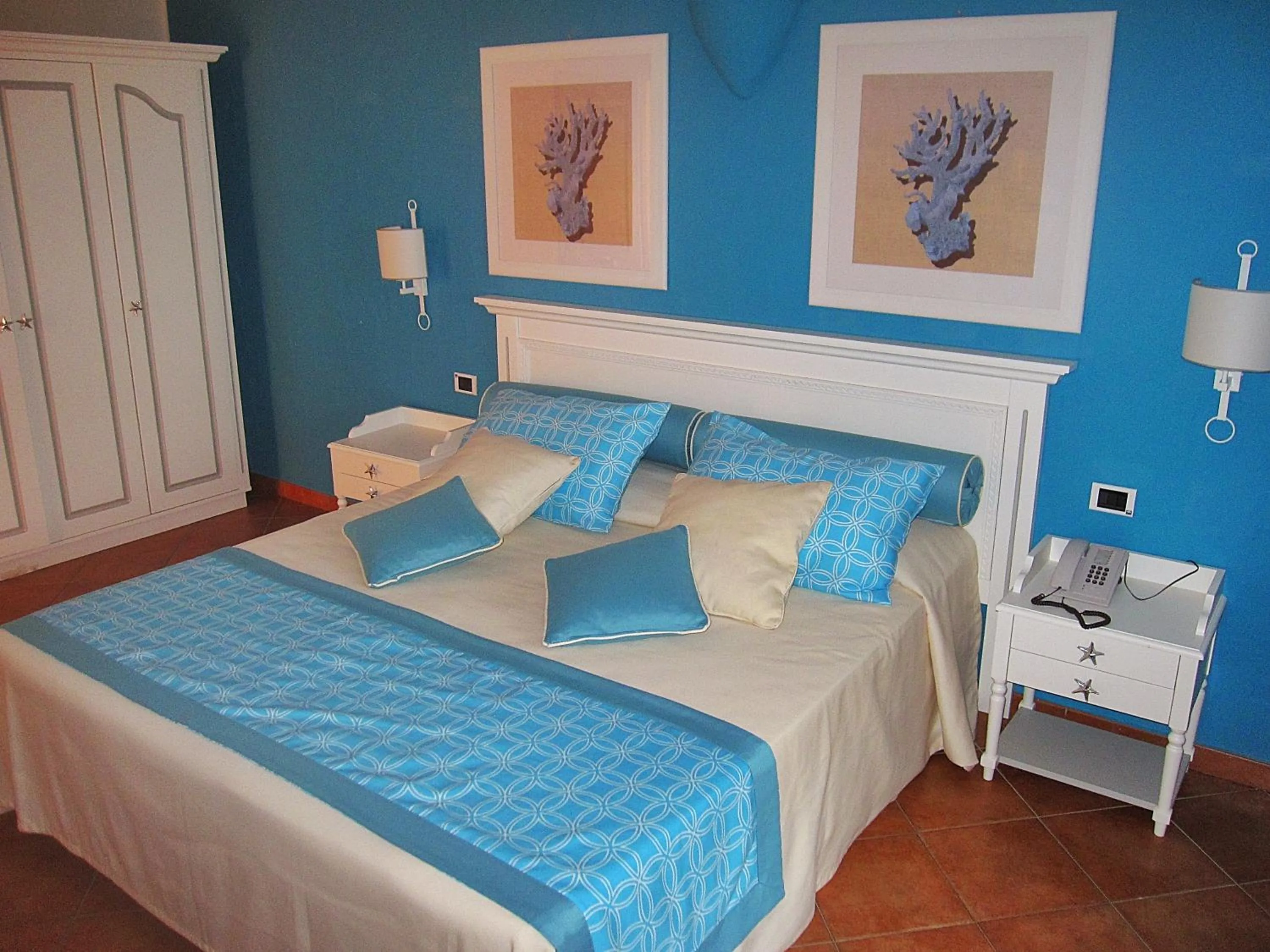 Photo of the whole room, Bed in iGV Club Santagiusta