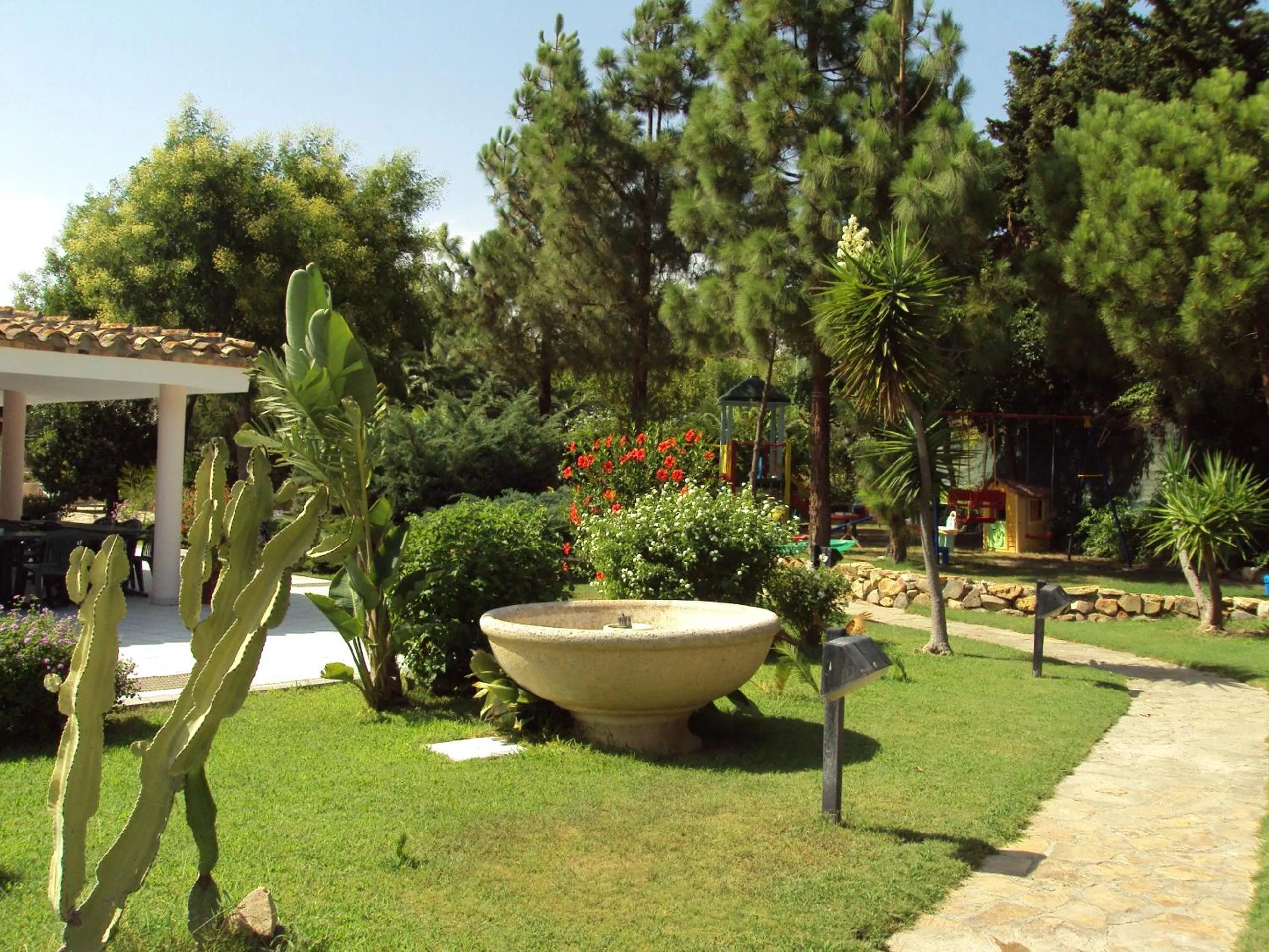 Garden view in Verdemare Sardegna Uno