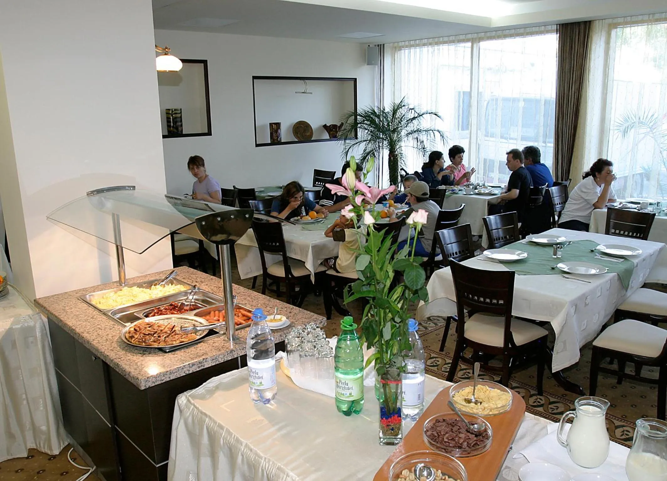 Restaurant/places to eat in Hotel Condor