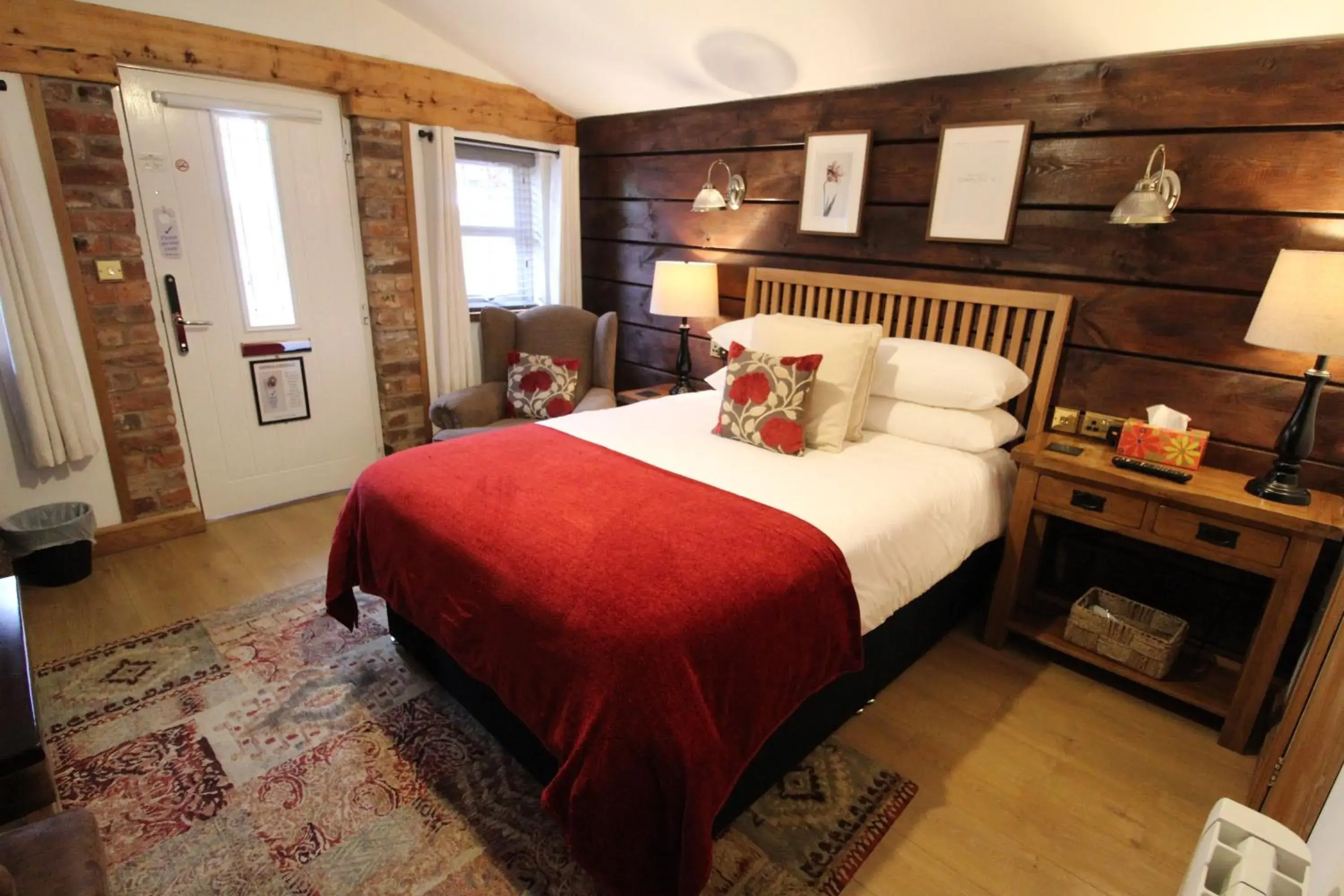 Boutique Garden Lodge @ The Larches Boutique Garden Lodge @ The Larches