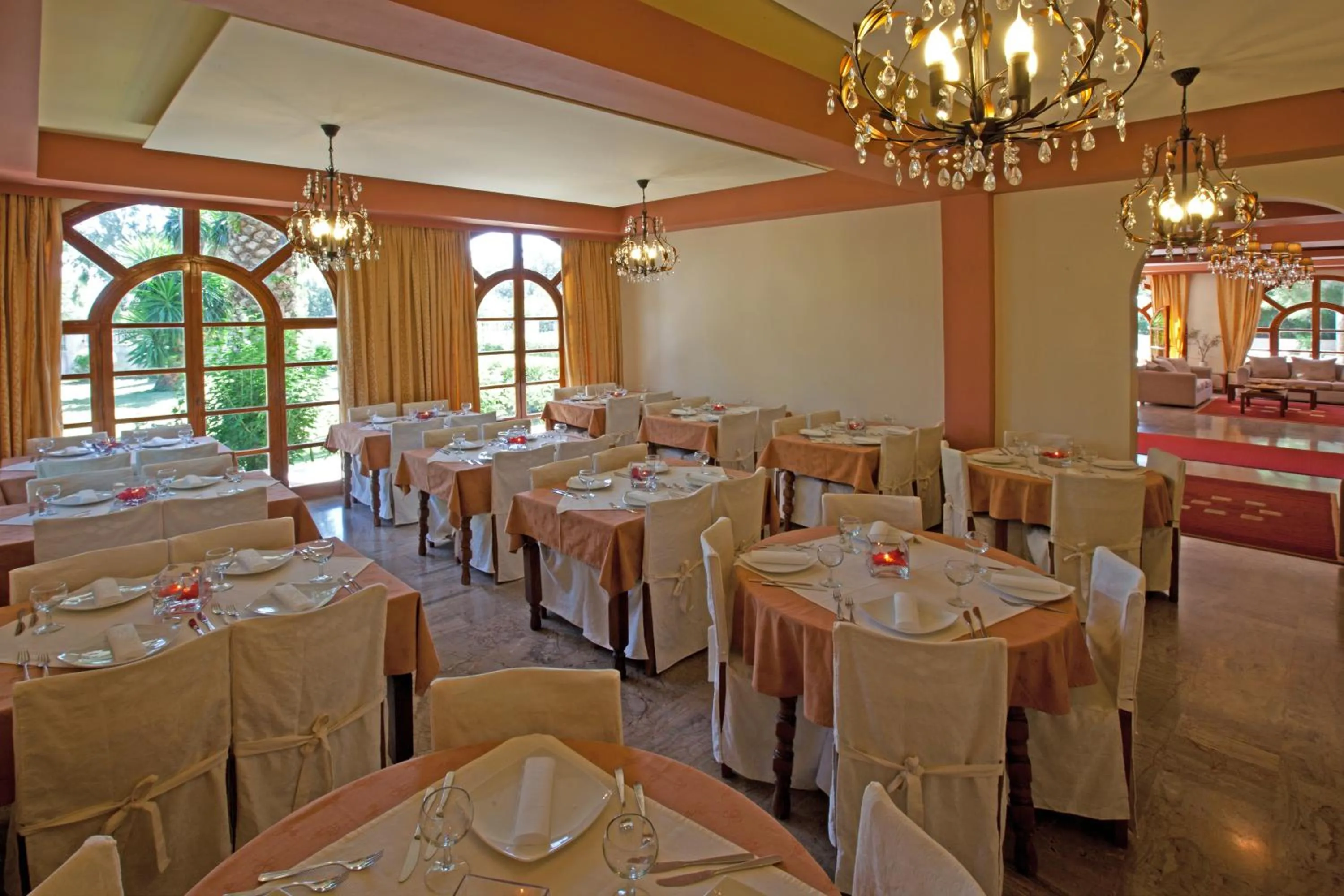 Restaurant/places to eat in Hotel Milton