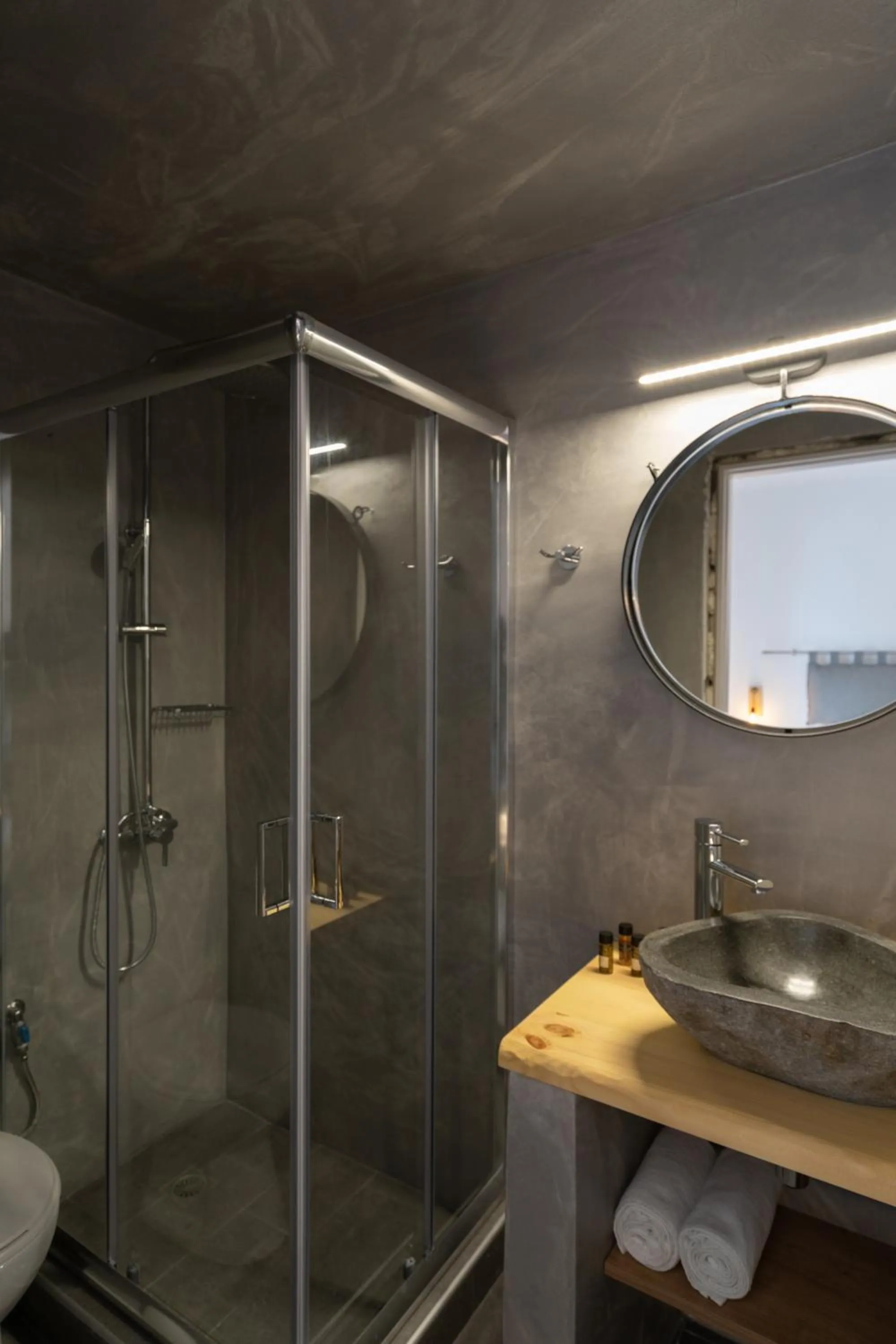 Shower in Sunray Lodgings