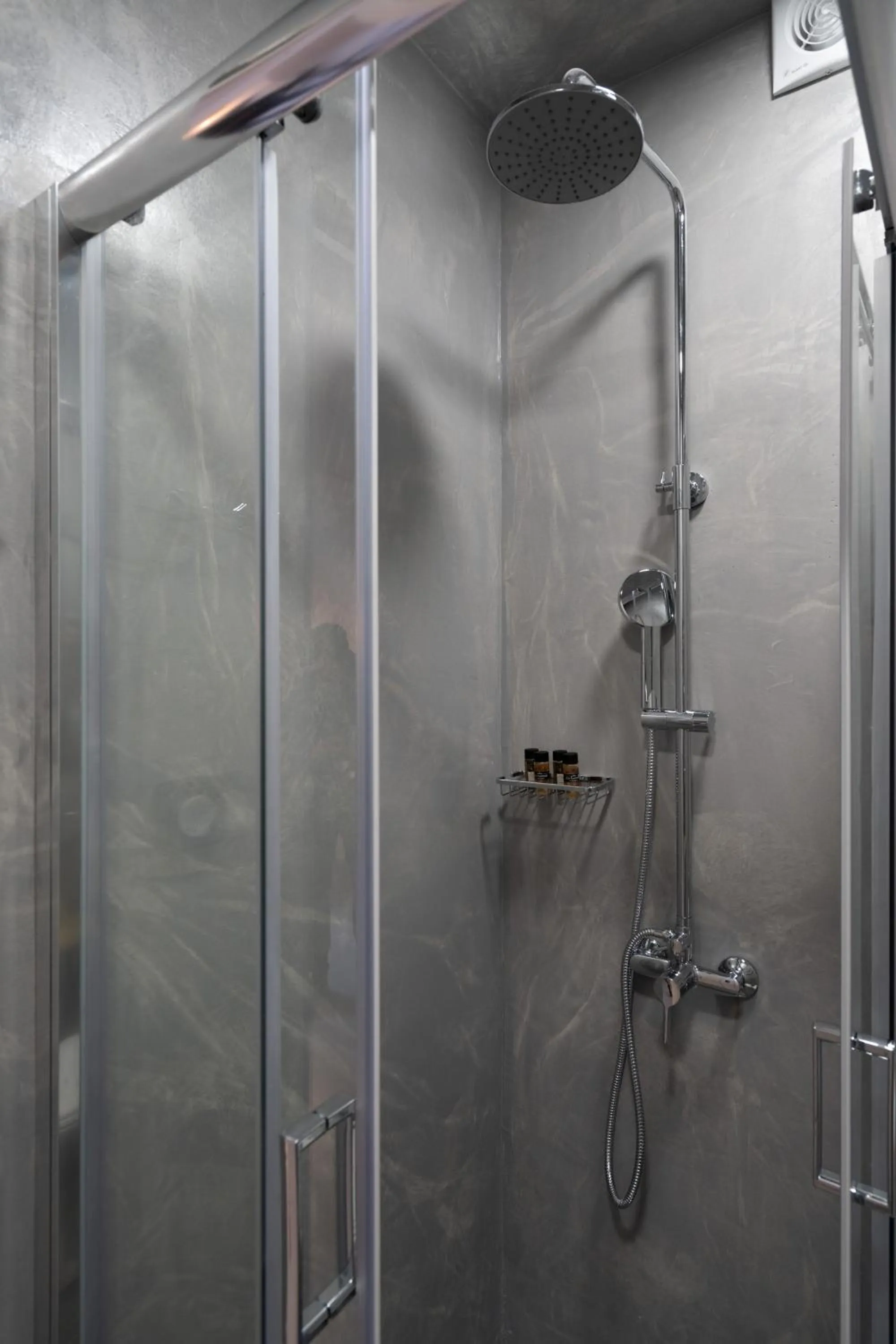 Shower in Sunray Lodgings