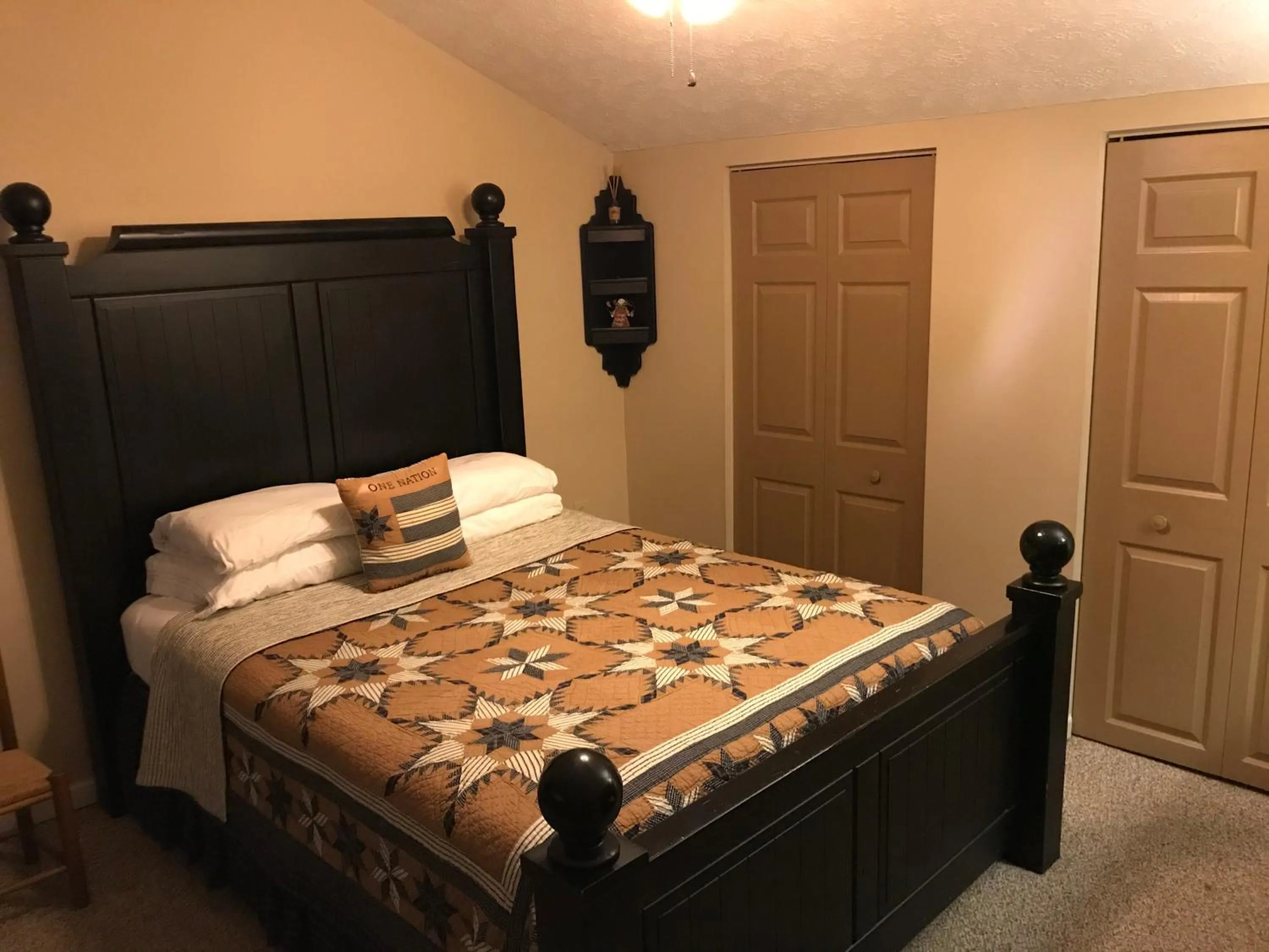Bed in Little Main Street Inn