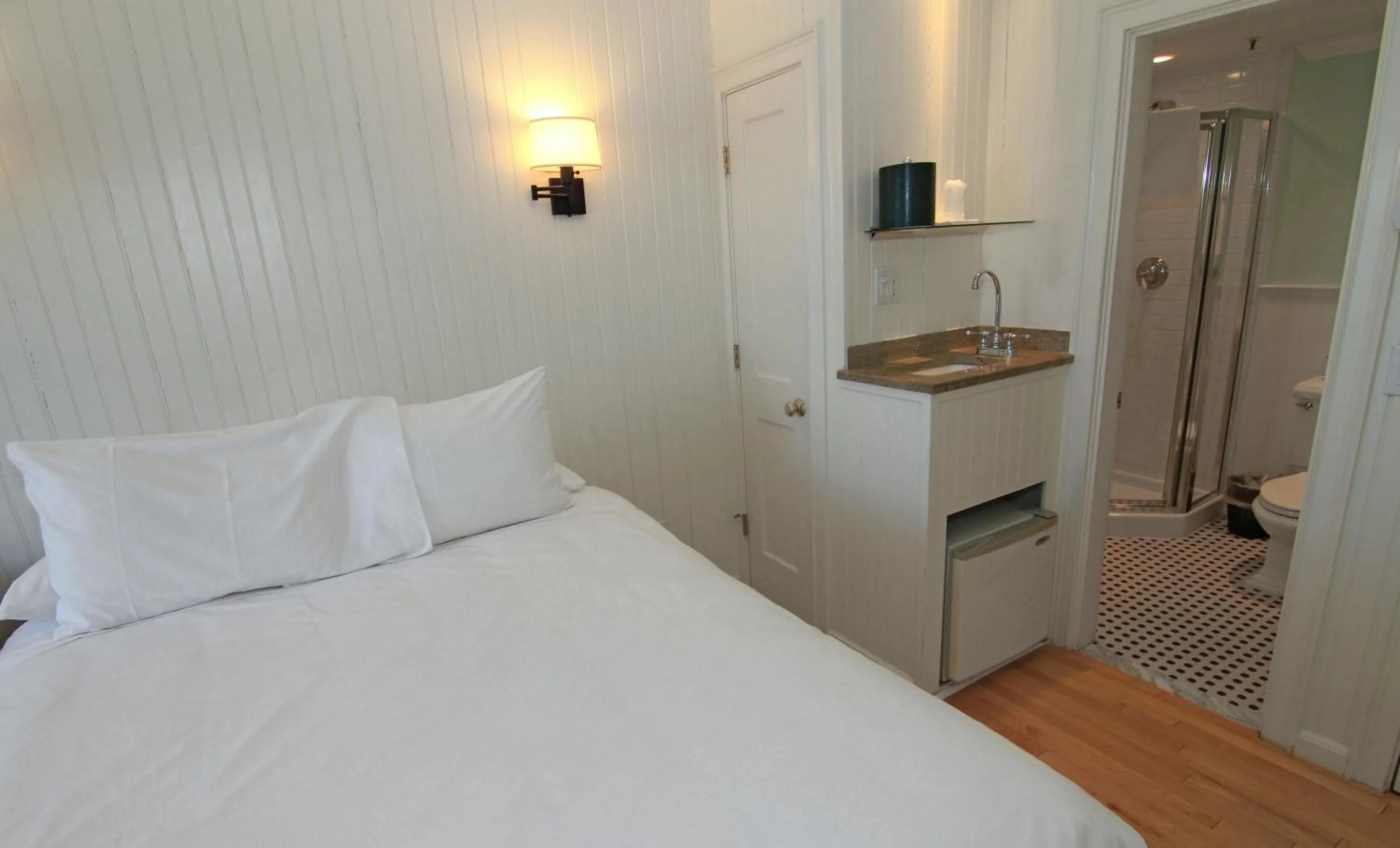 Bed in Anchor Inn Beach House