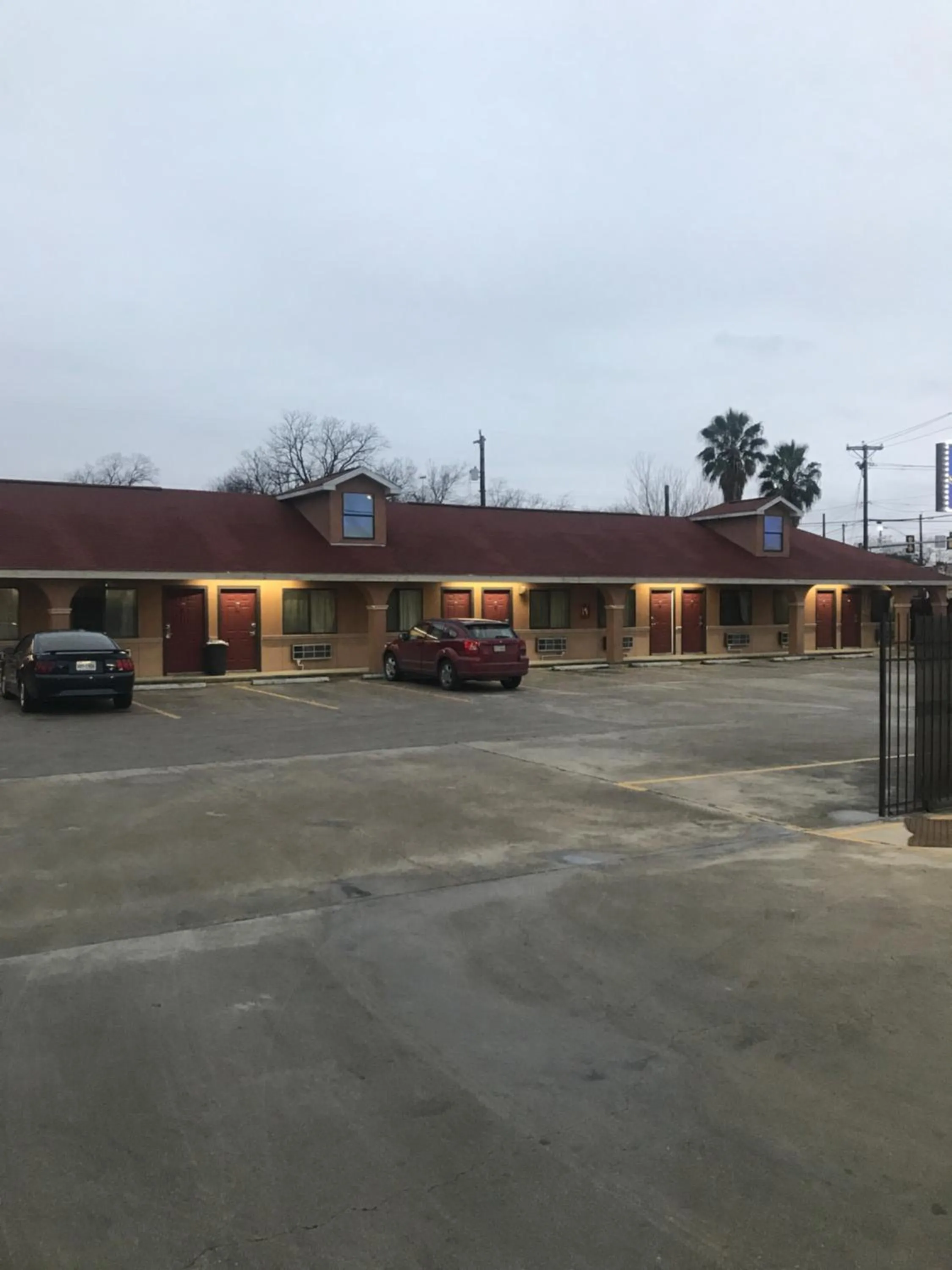 Property building in SouthTown S.A. Inn