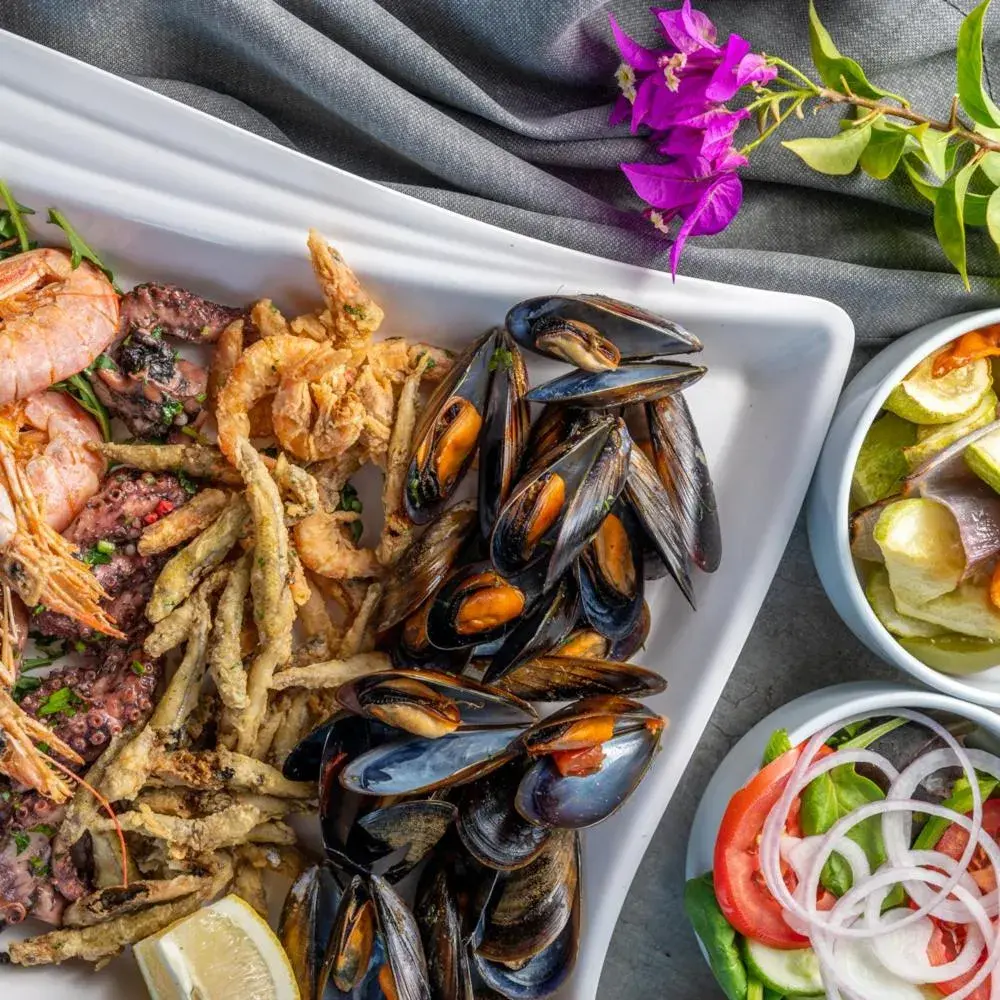 Restaurant/places to eat in Ambassador Hotel Restaurant/places to eat in Ambassador Hotel
