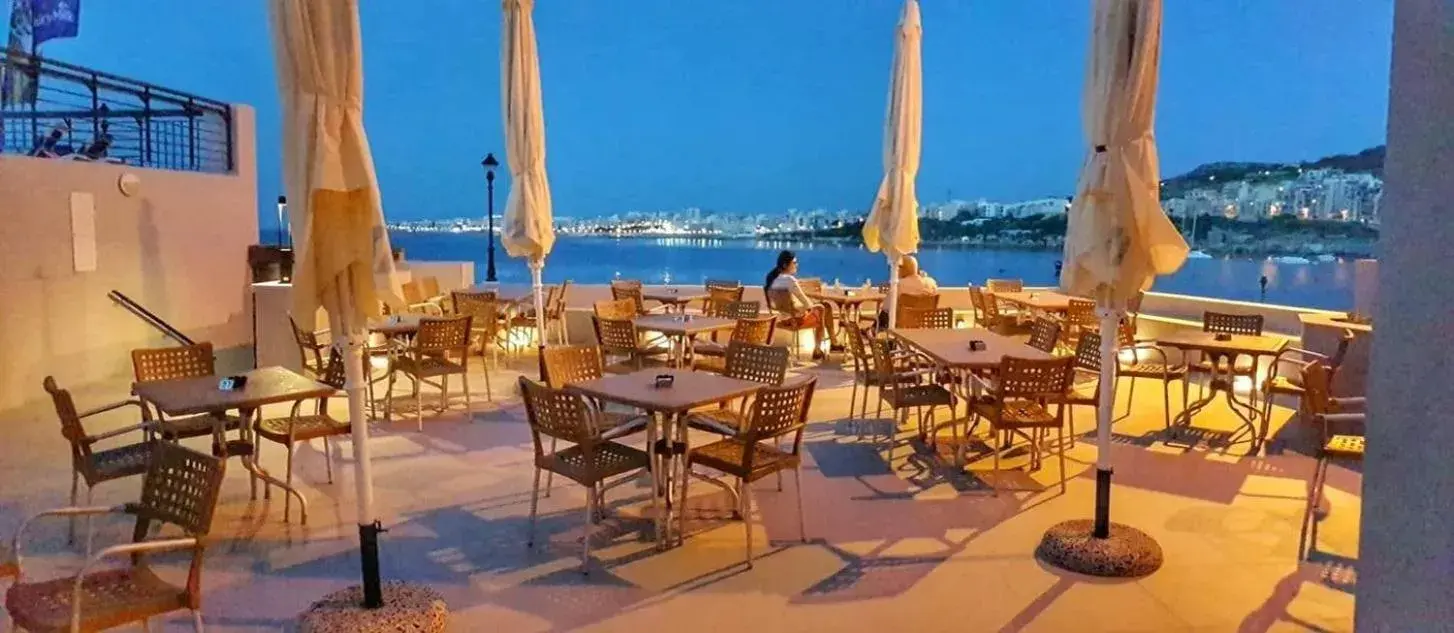 Restaurant/places to eat in Ambassador Hotel Restaurant/places to eat in Ambassador Hotel