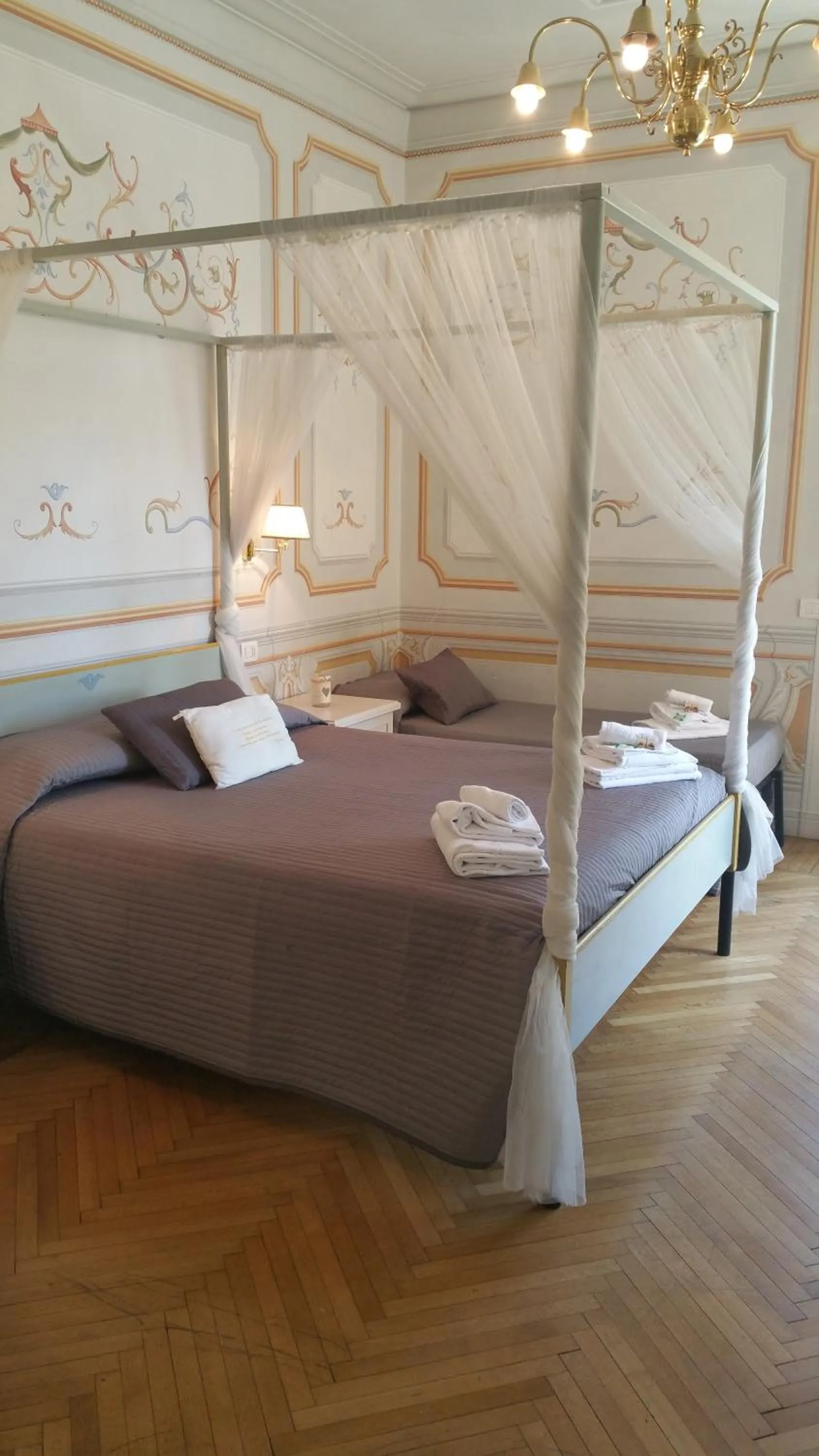 Photo of the whole room, Bed in Suites Piazza Del Popolo