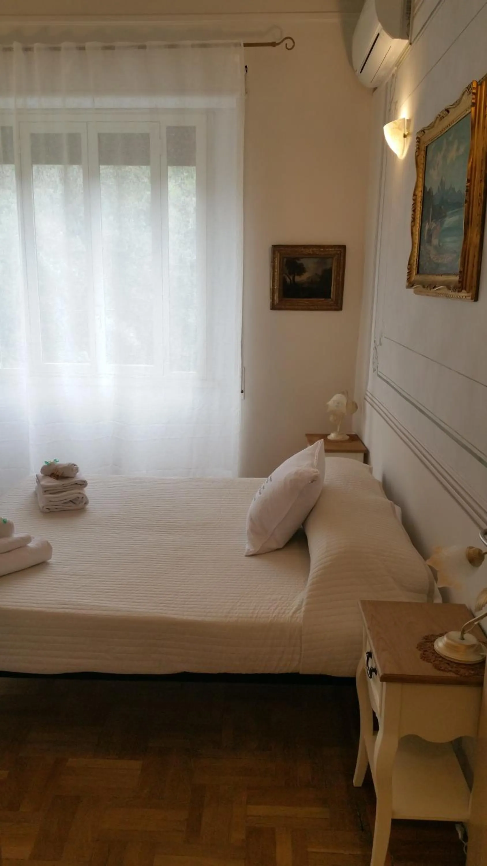 Photo of the whole room, Bed in Suites Piazza Del Popolo