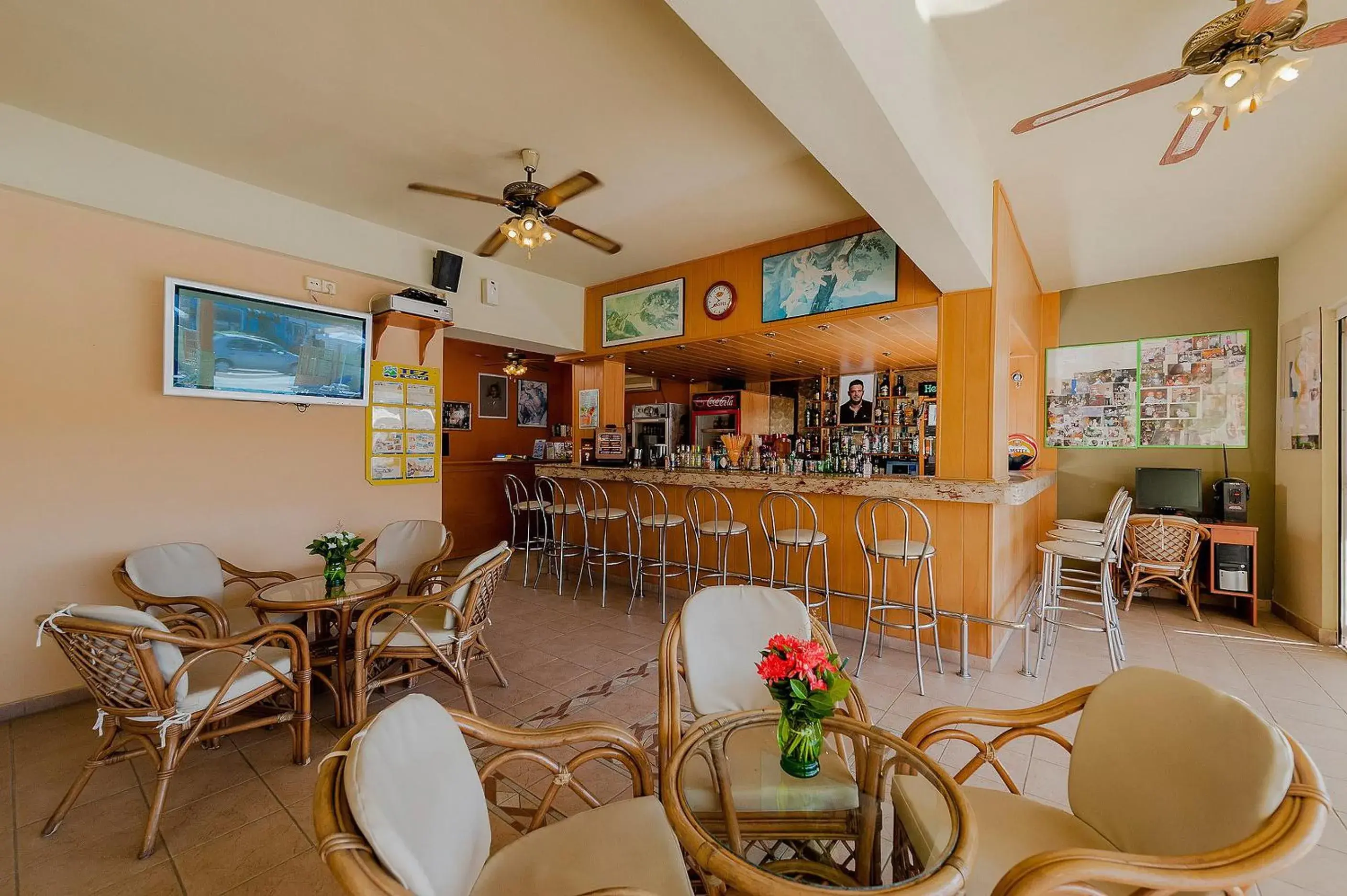 Lounge or bar in Esmeralda Hotel Lounge or bar in Esmeralda Hotel