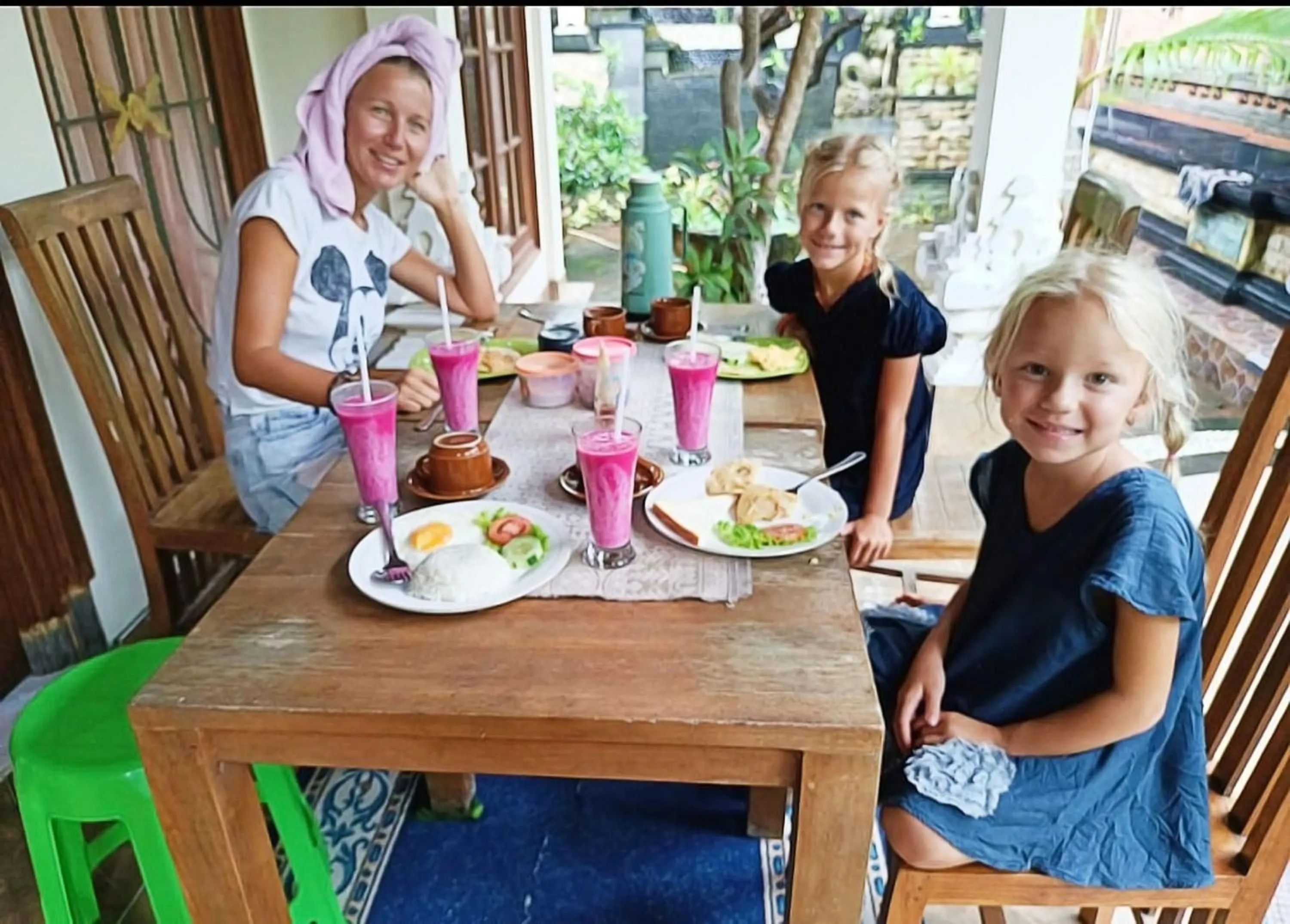 group of guests in Green Palace Homestay