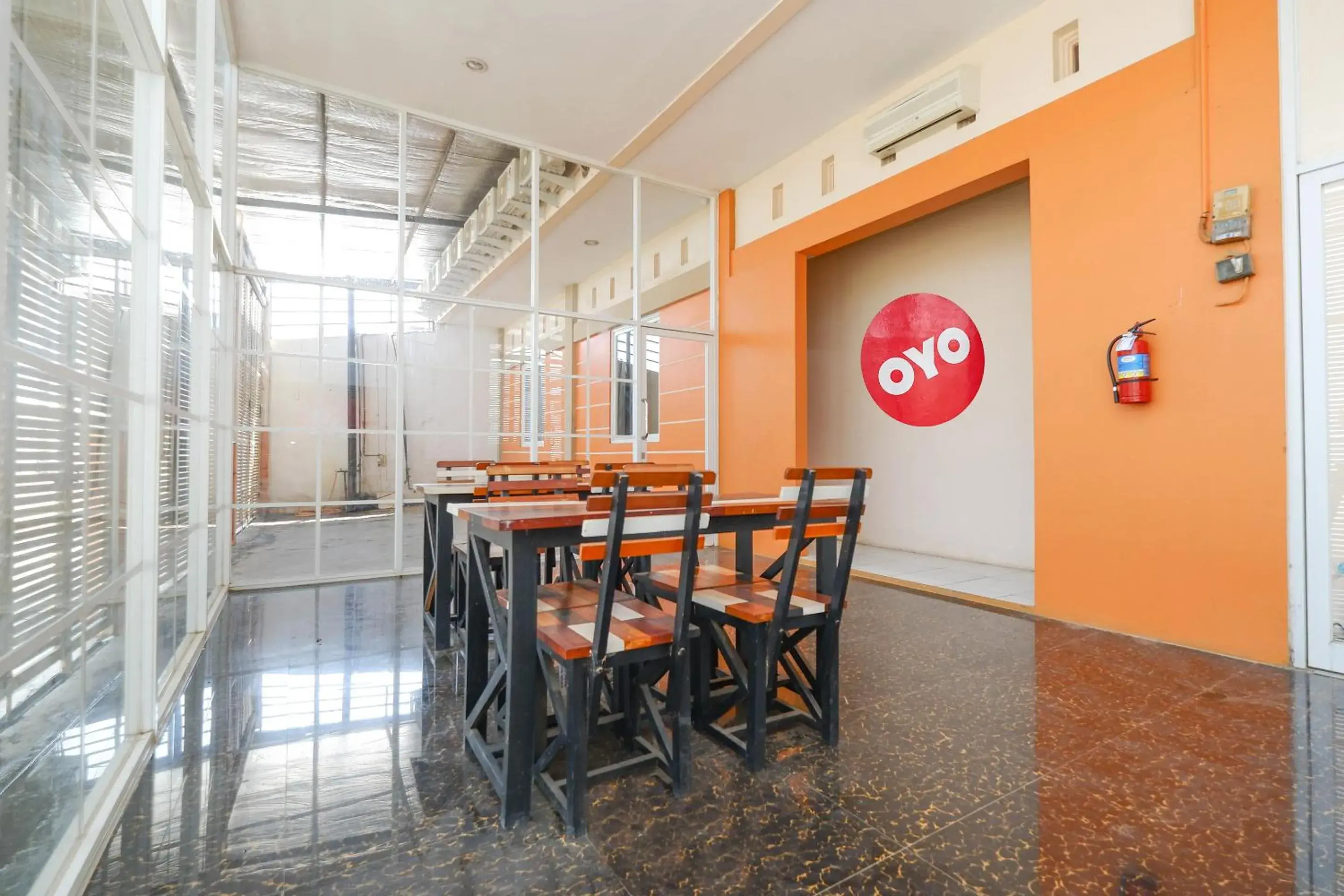 Restaurant/places to eat in OYO 1250 Unta Residence