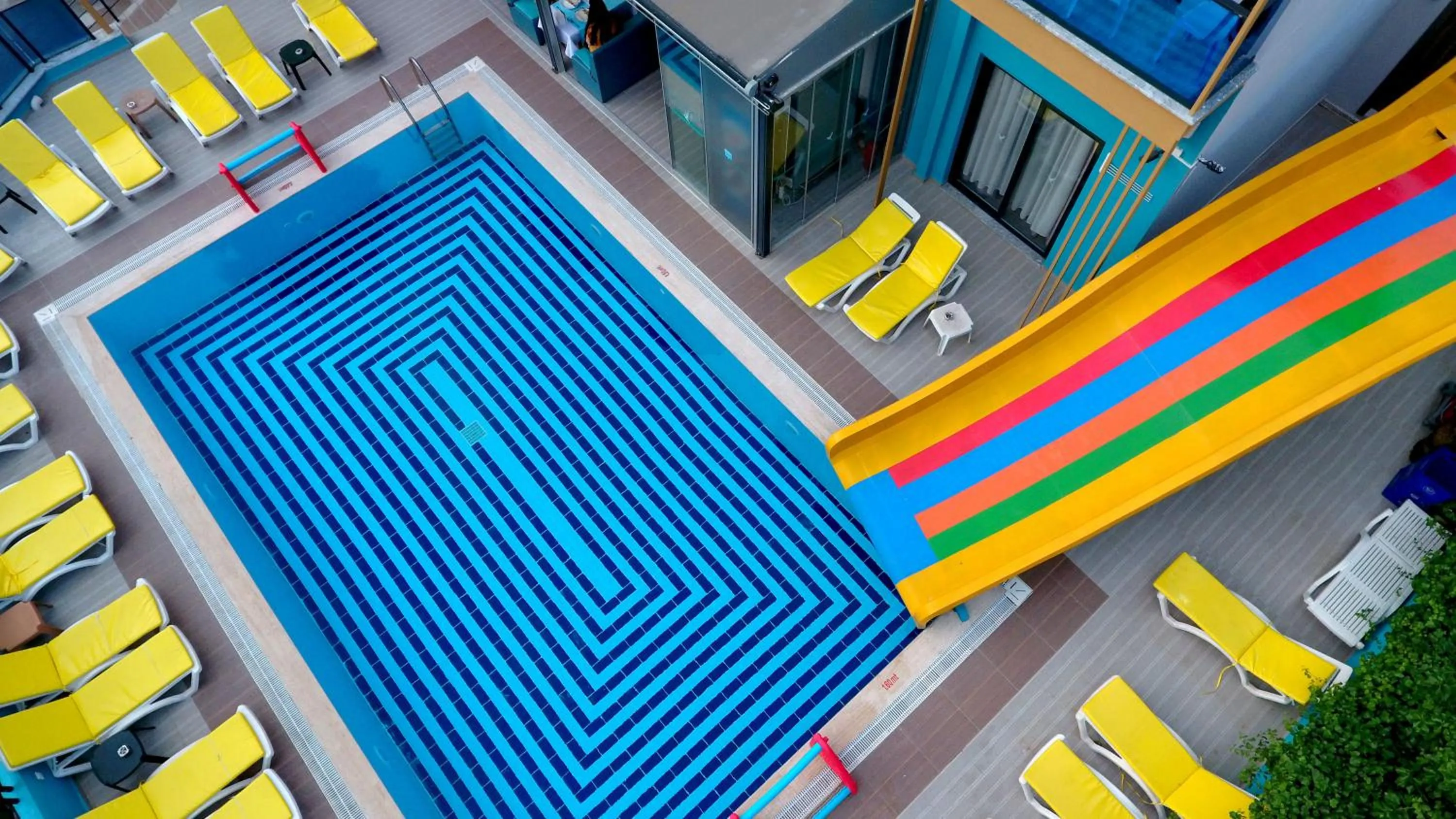 Swimming pool in Yade Luxe Hotel