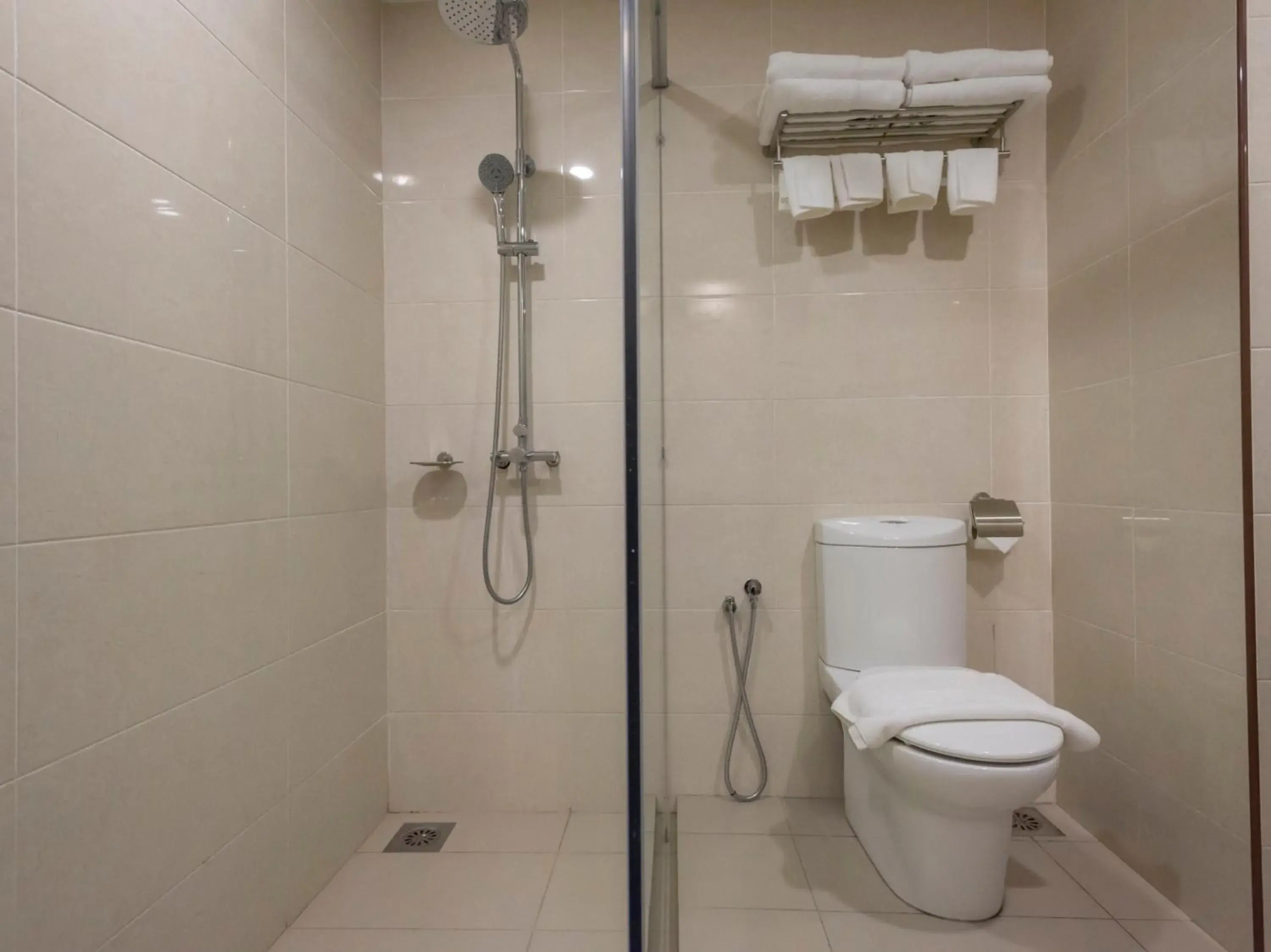 Bathroom in Hotel Holmes Gp Bathroom in Hotel Holmes Gp