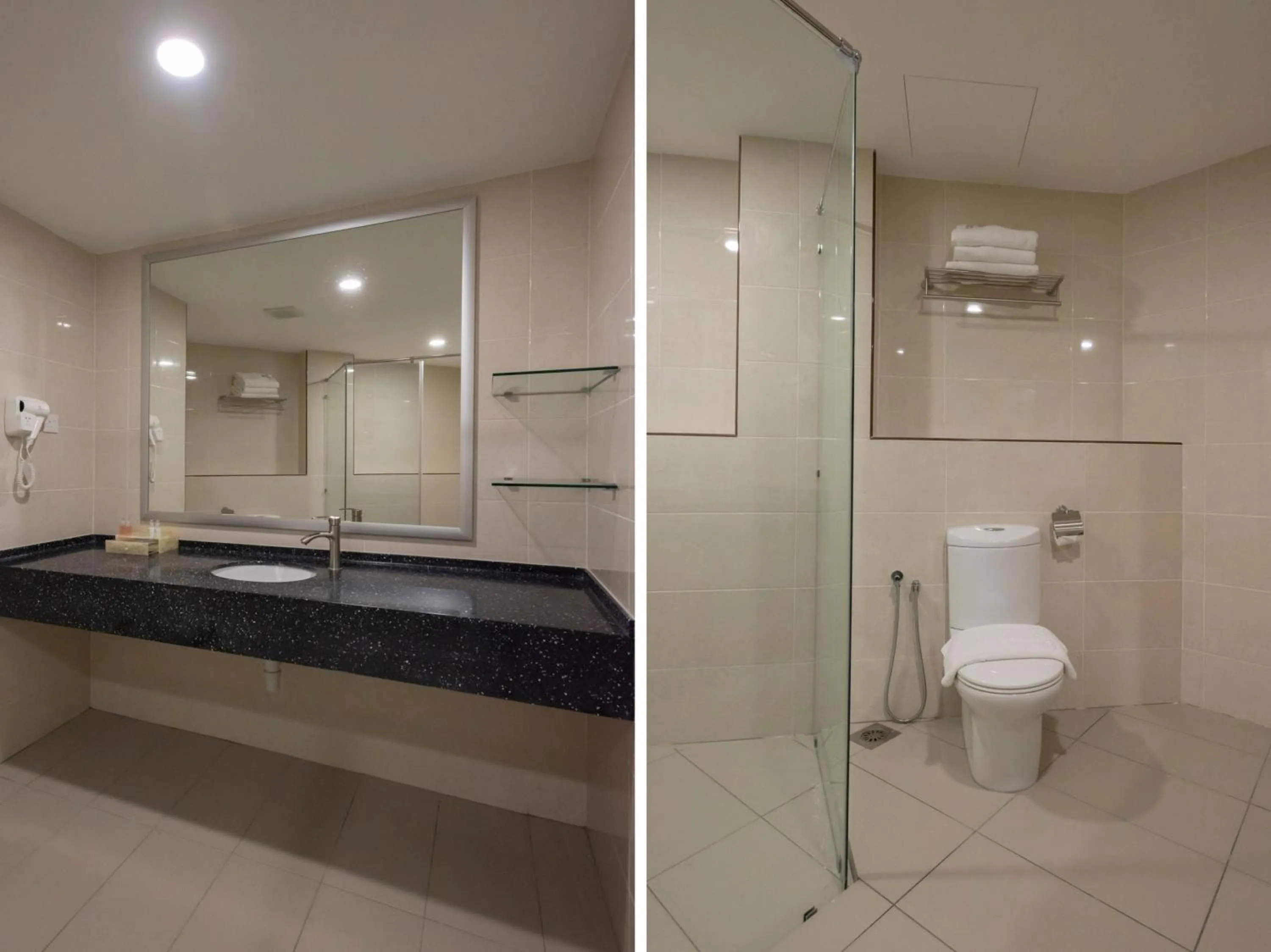 Bathroom in Hotel Holmes Gp