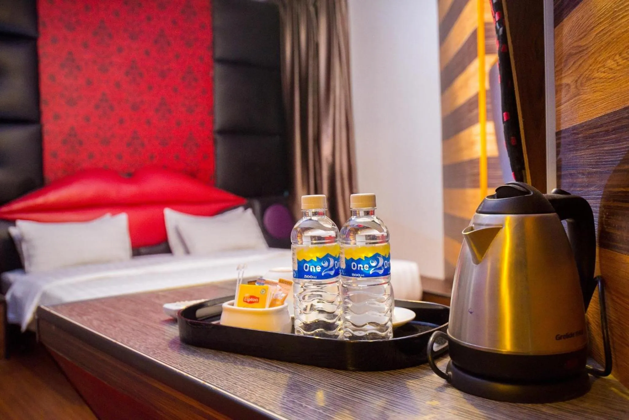 Coffee/tea facilities, Bed in Hotel Holmes Gp