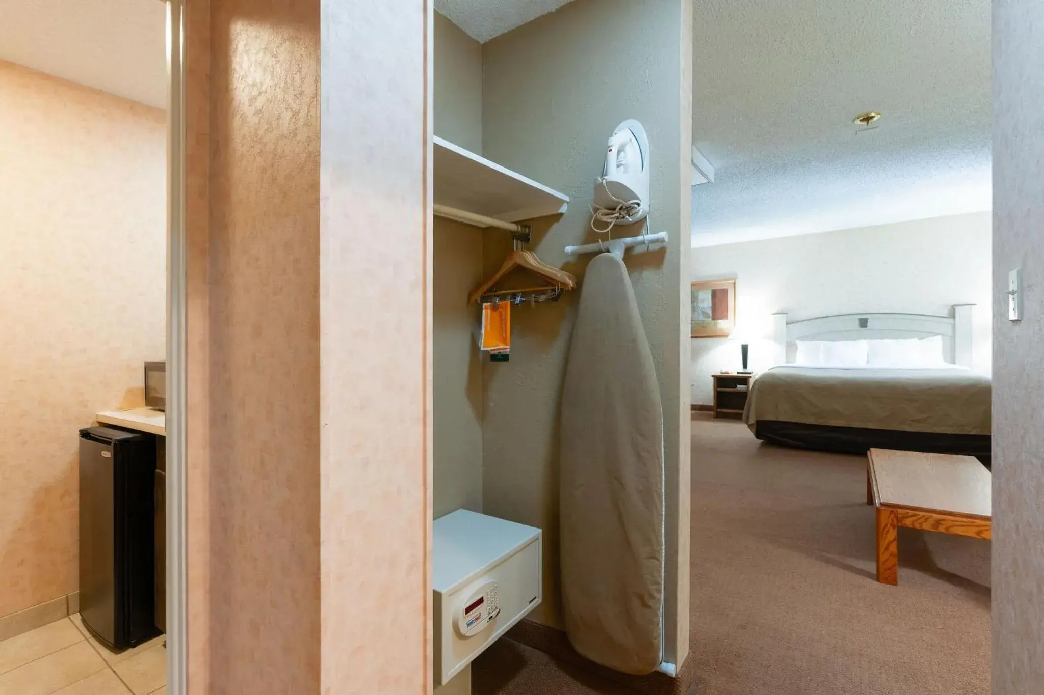 Bed in Quality Inn Bed in Quality Inn