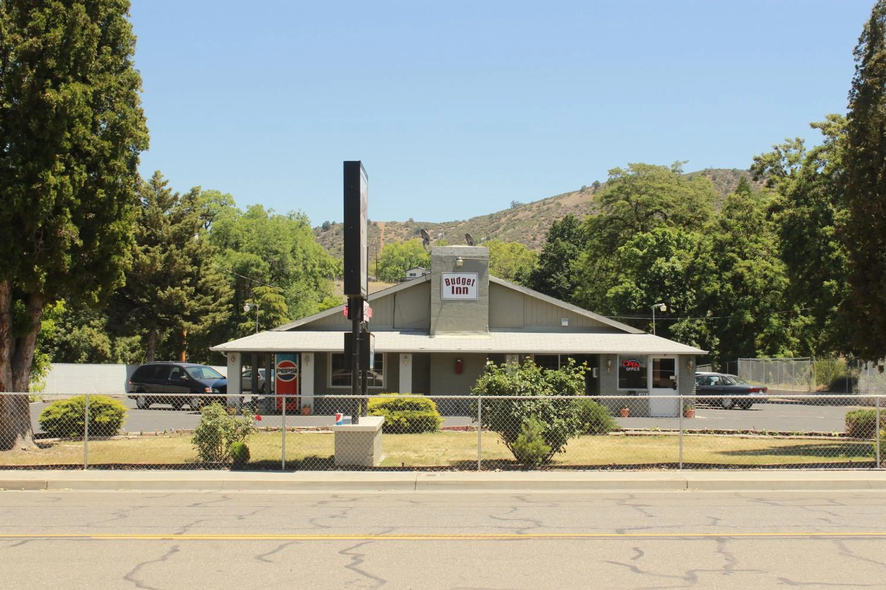 Day in Budget Inn -Yreka