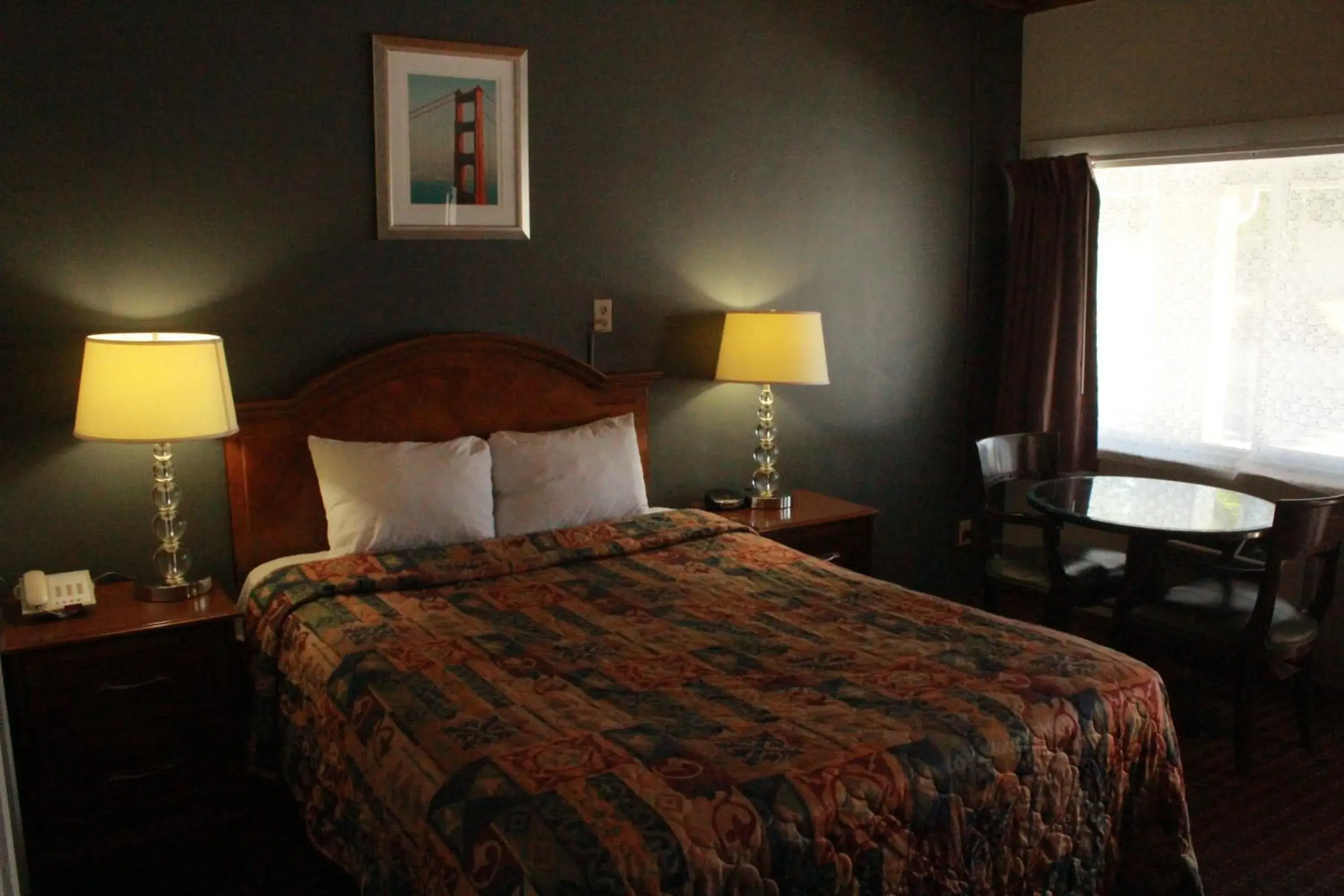 Queen Room - Non-Smoking in Budget Inn -Yreka Queen Room - Non-Smoking in Budget Inn -Yreka