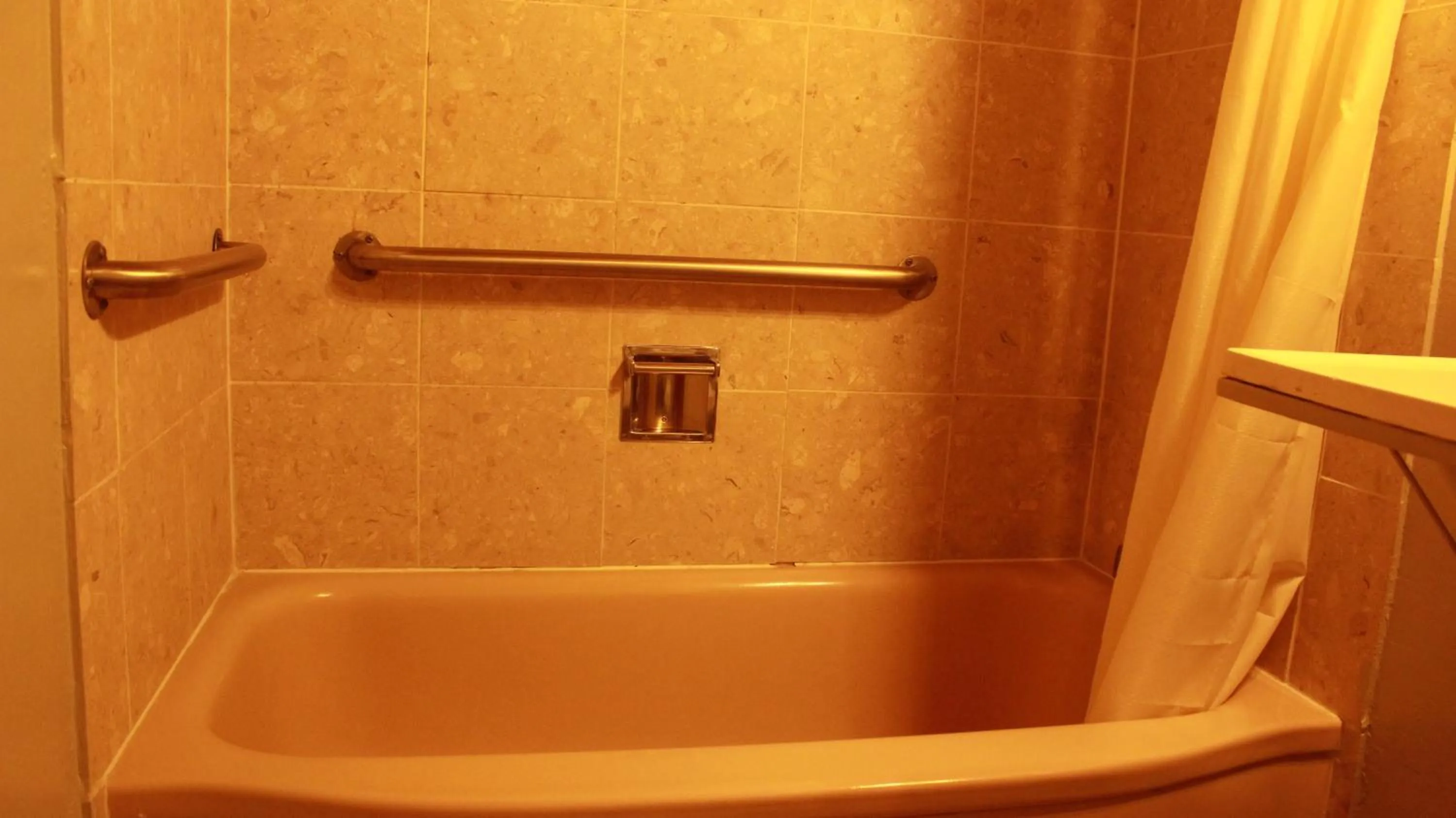 Bathroom in Budget Inn -Yreka