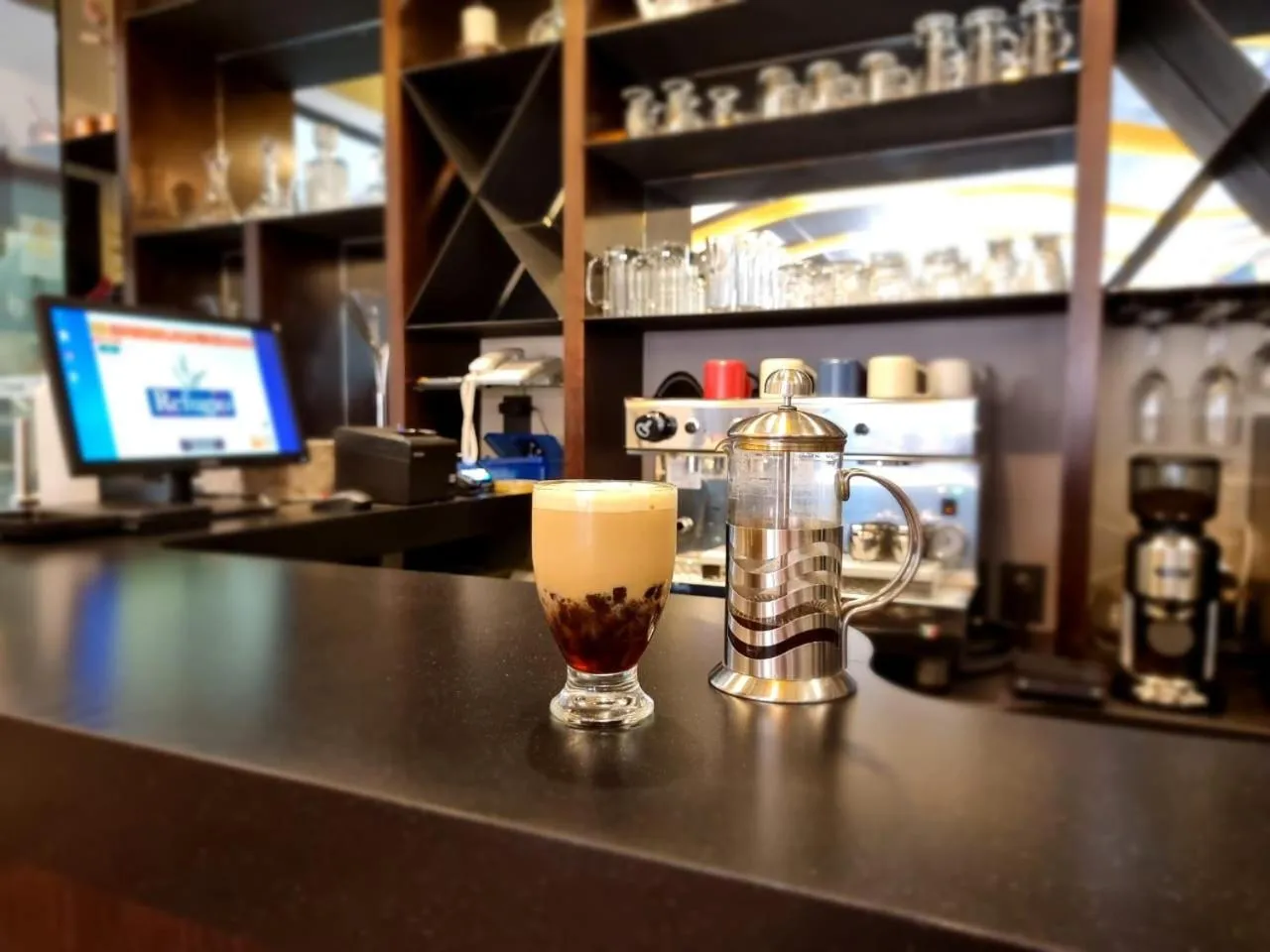 Restaurant/places to eat in Hotel CH