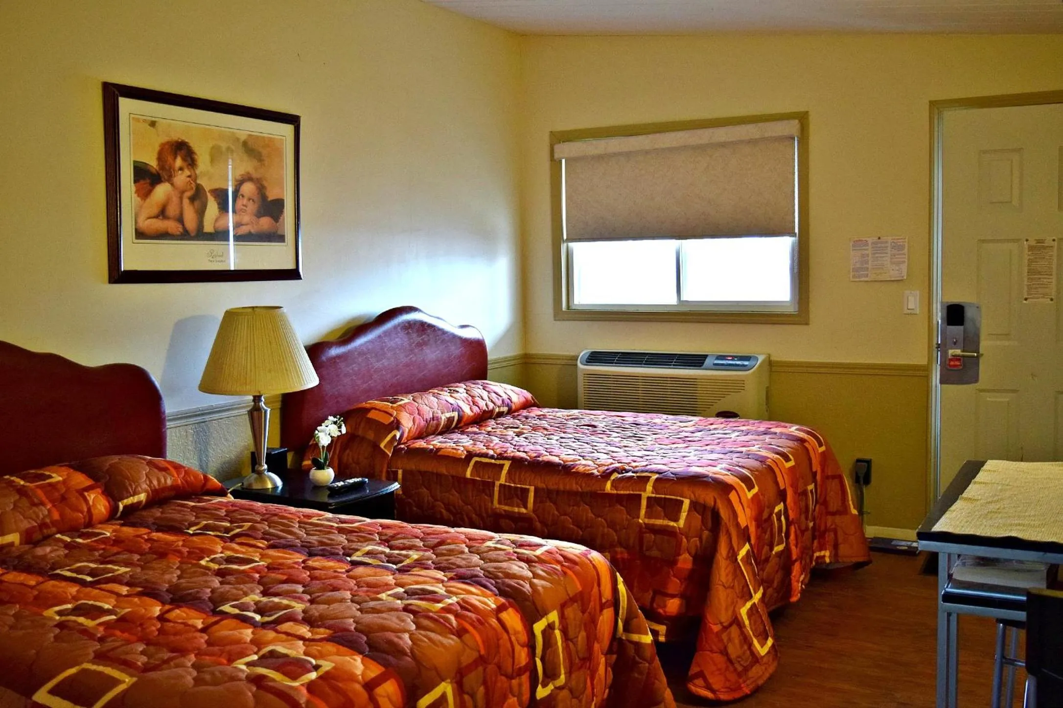 Bed in Centre Suite Inns Motel