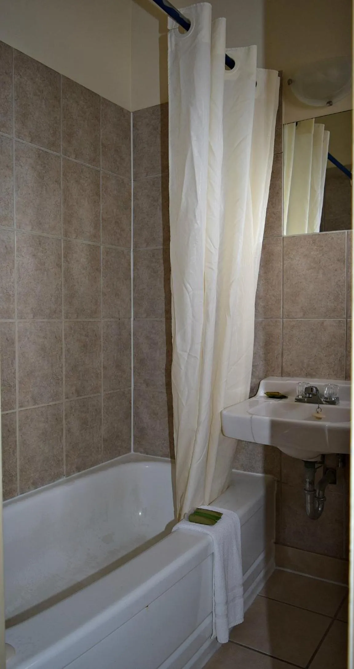 Centre Suite Inns Motel