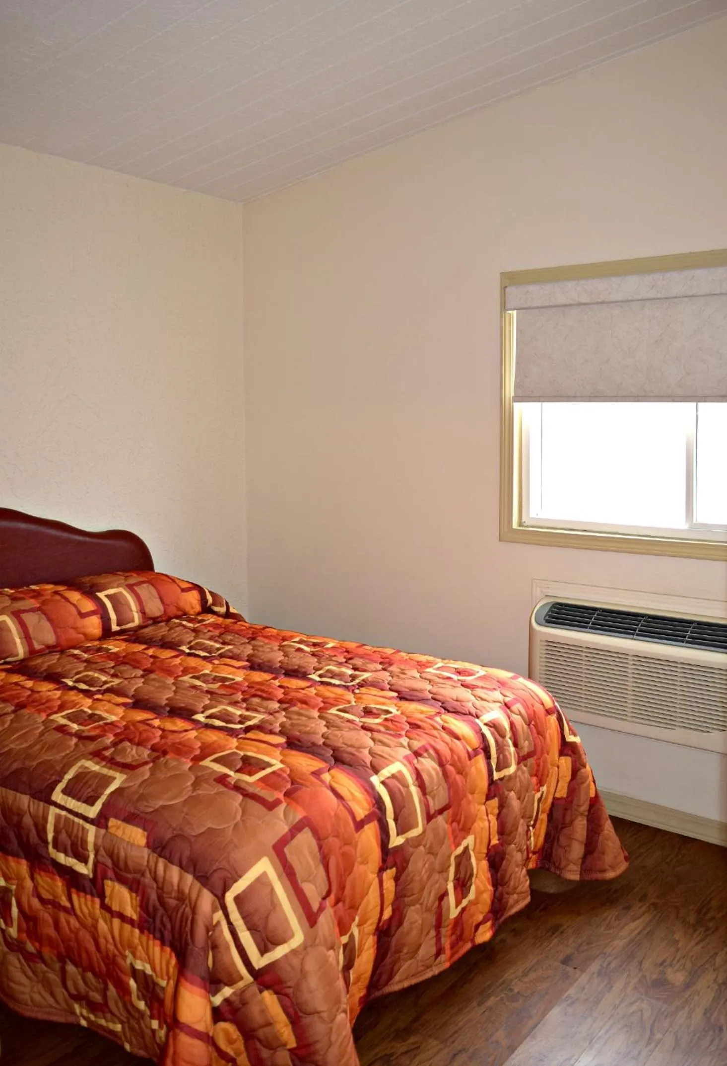 Bed in Centre Suite Inns Motel