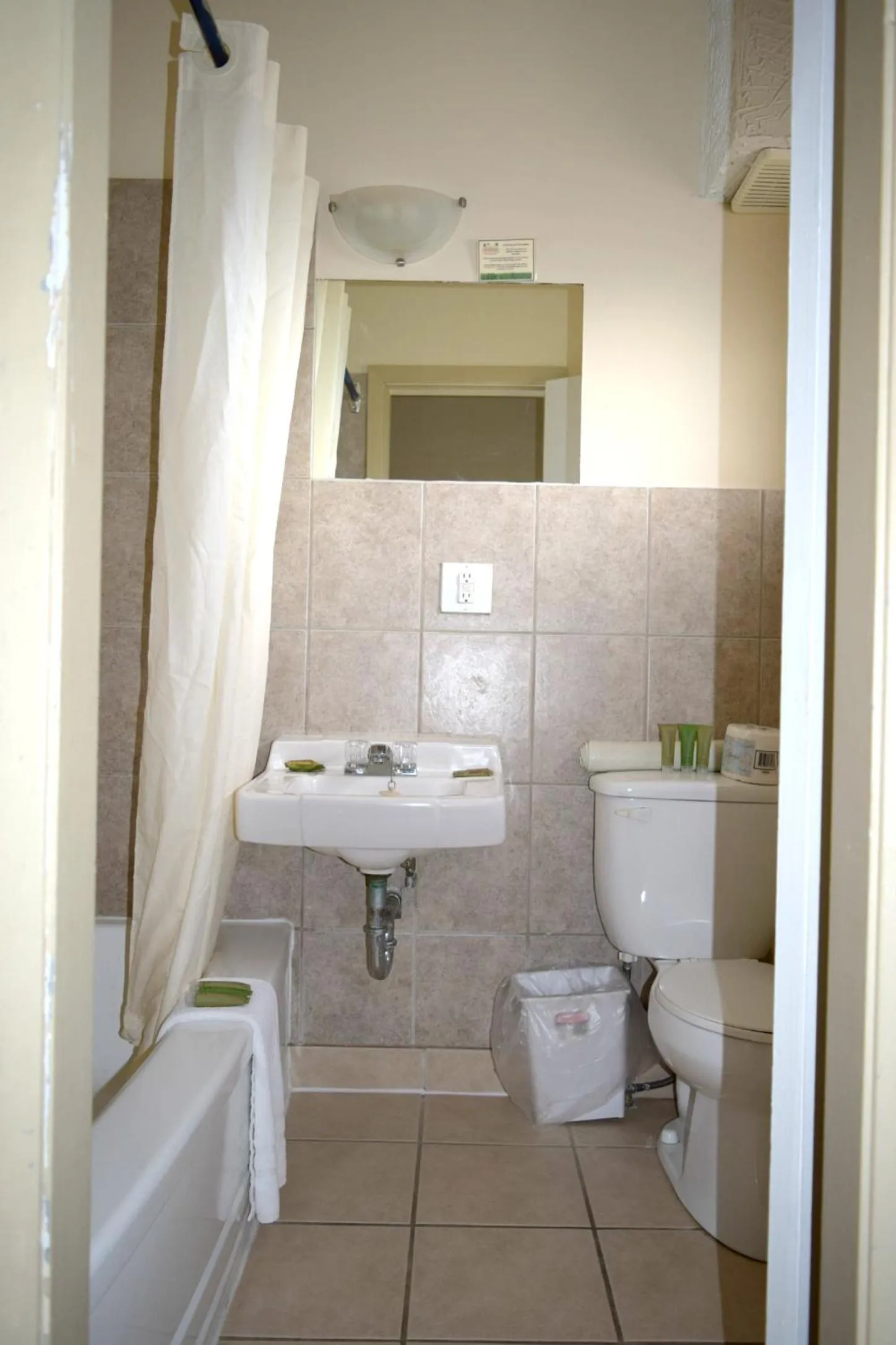 Centre Suite Inns Motel