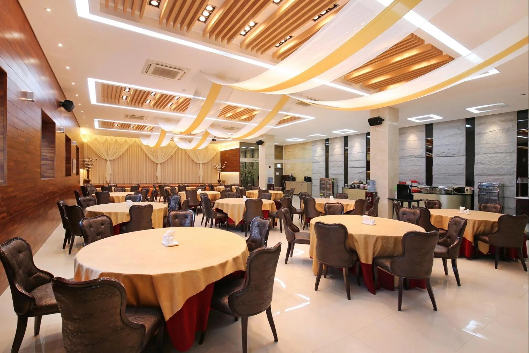Restaurant/places to eat in Geoje Oasis Hotel