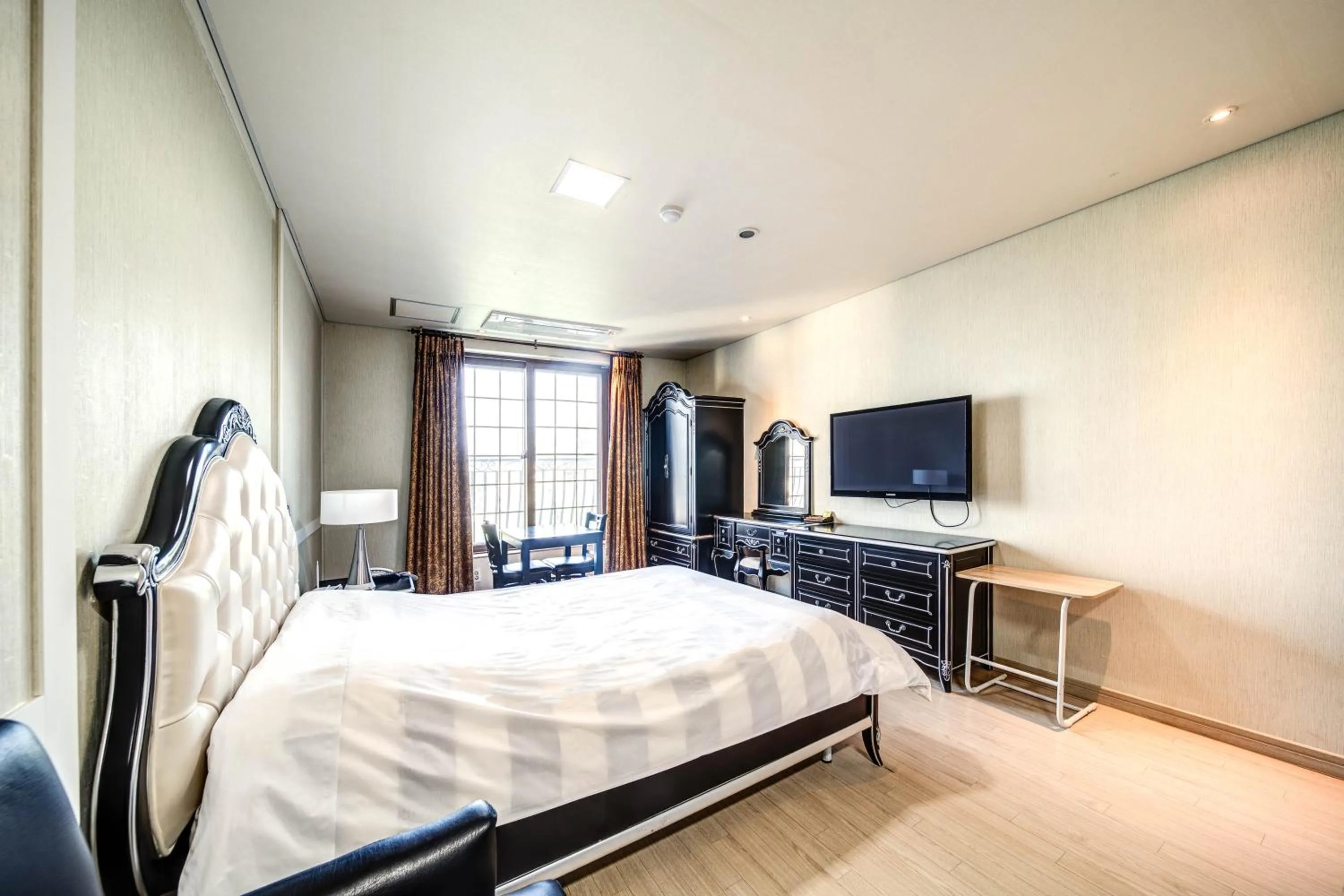 Area and facilities, Bed in Geoje Oasis Hotel