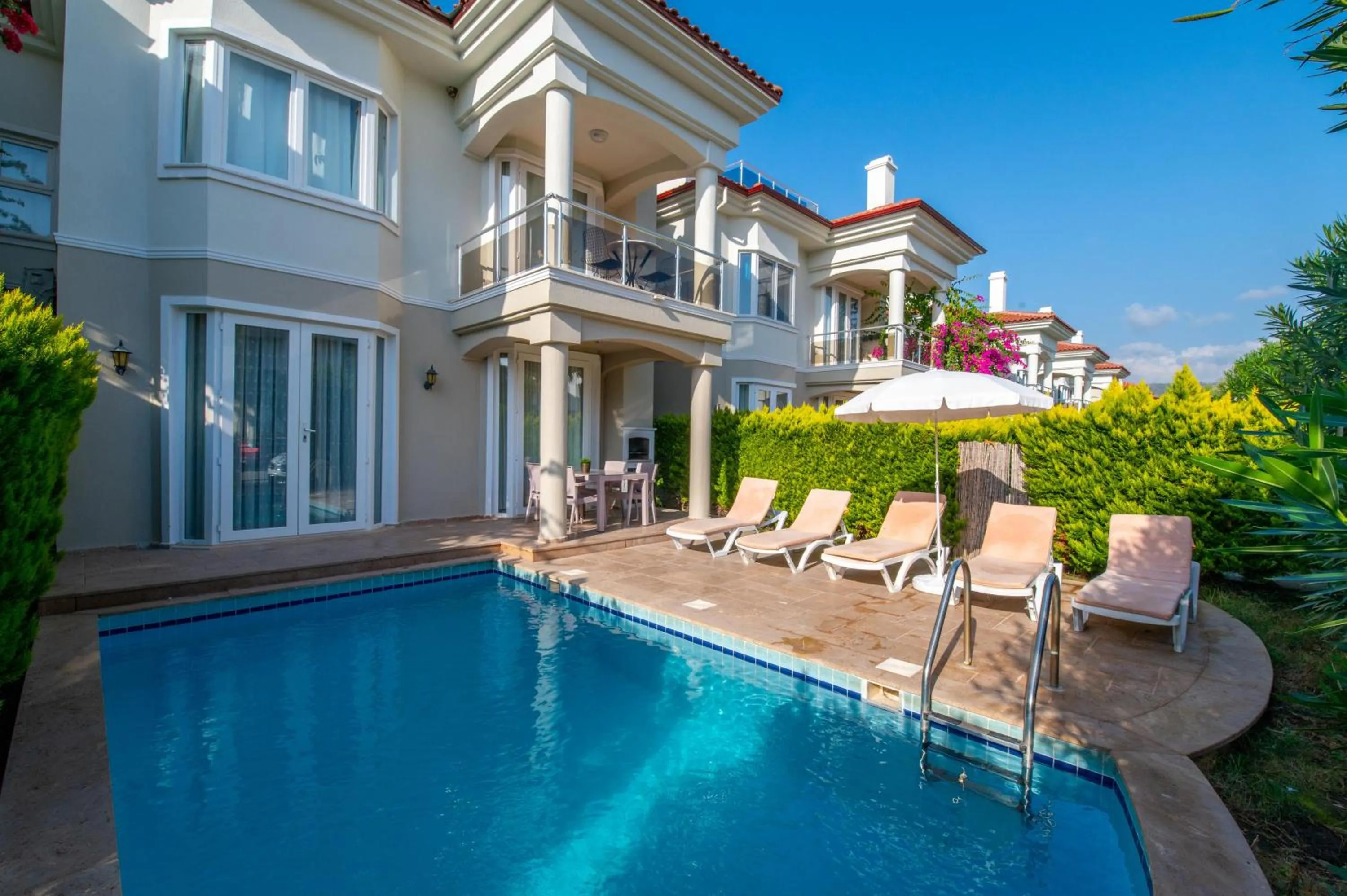 Property building in Sunset Beach Club Aqualettings Oyster 5