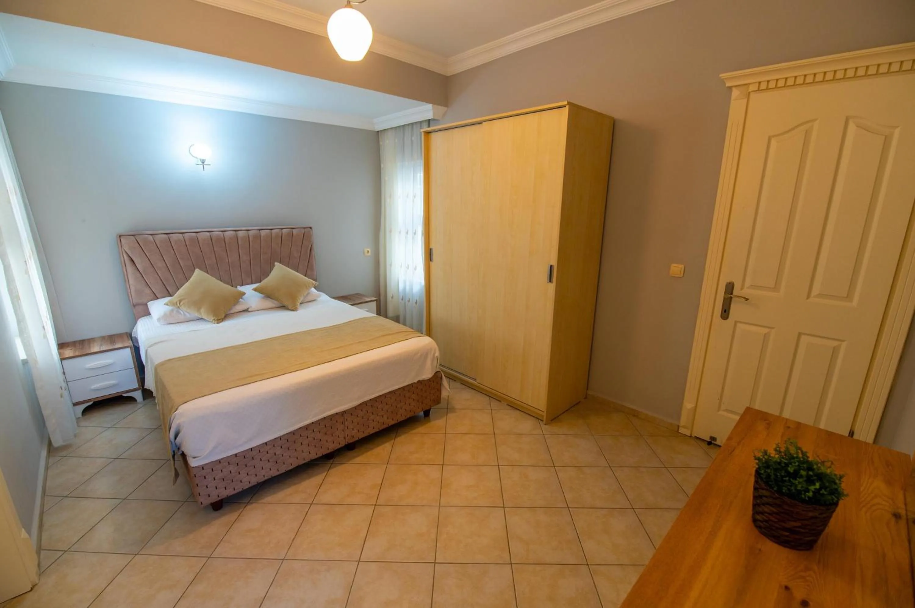 Photo of the whole room, Bed in Sunset Beach Club Aqualettings Oyster 5