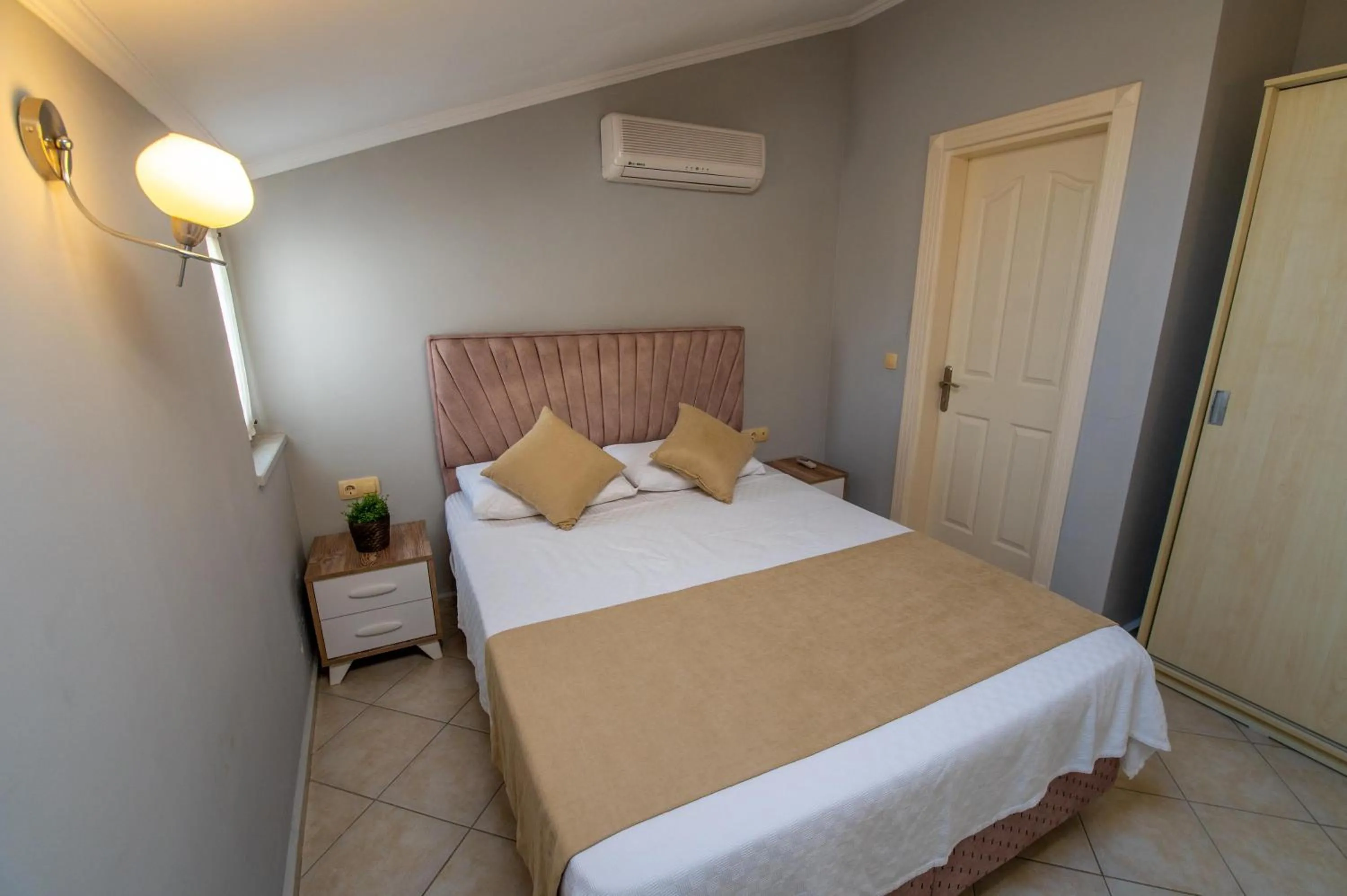 Bed in Sunset Beach Club Aqualettings Oyster 5