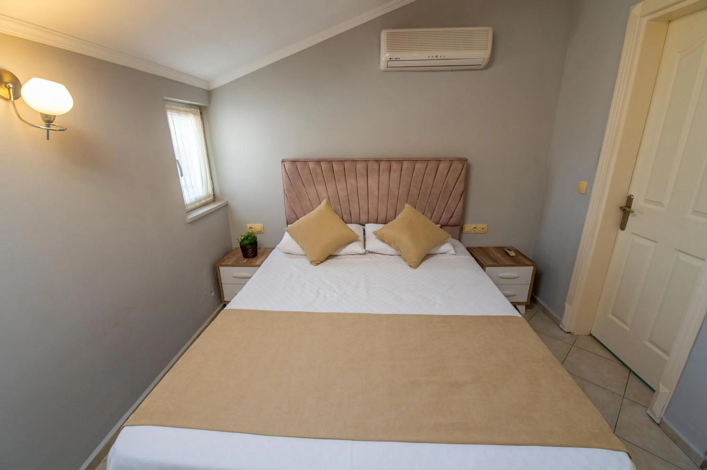 Bed in Sunset Beach Club Aqualettings Oyster 5