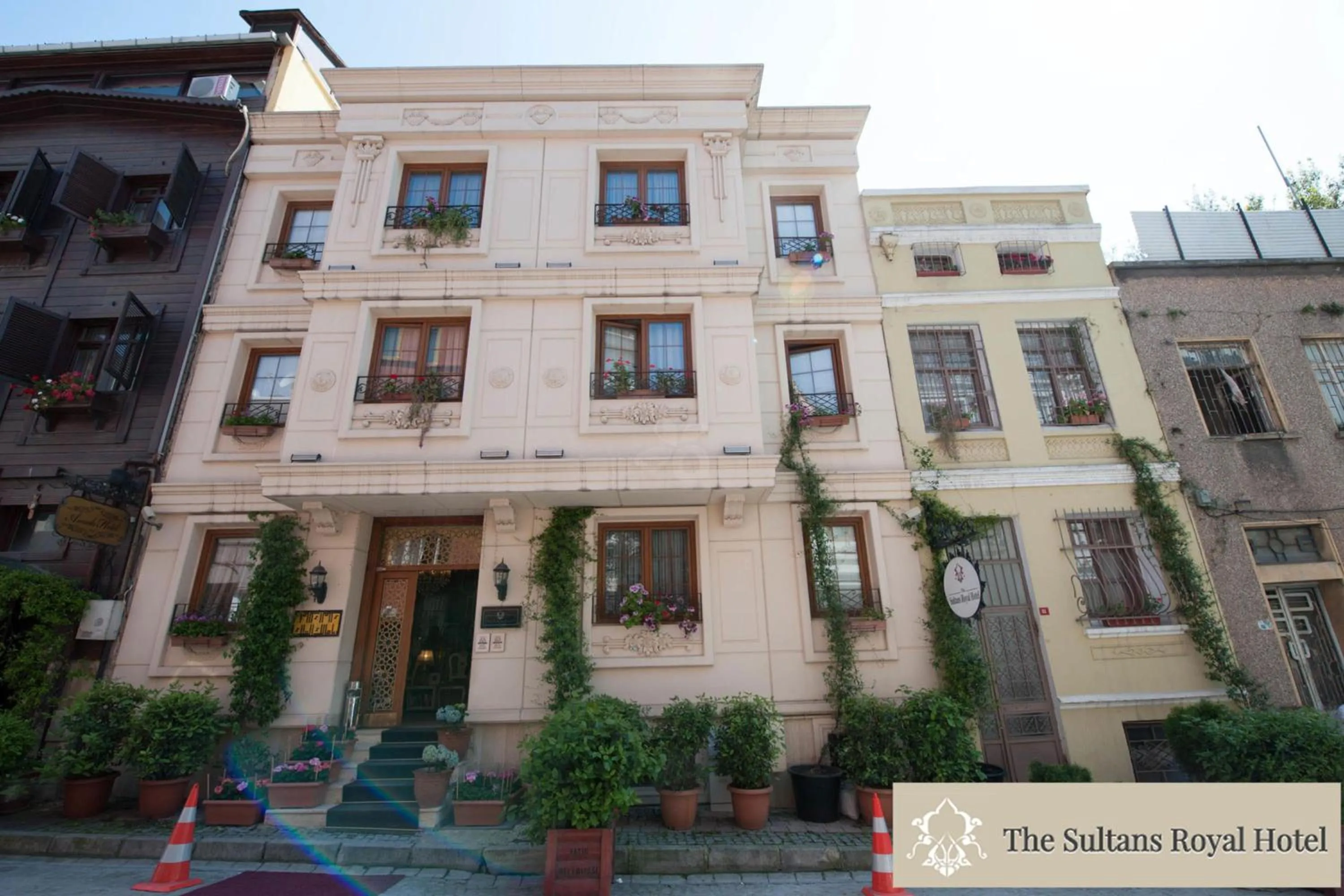 Facade/entrance in Sultans Royal Hotel